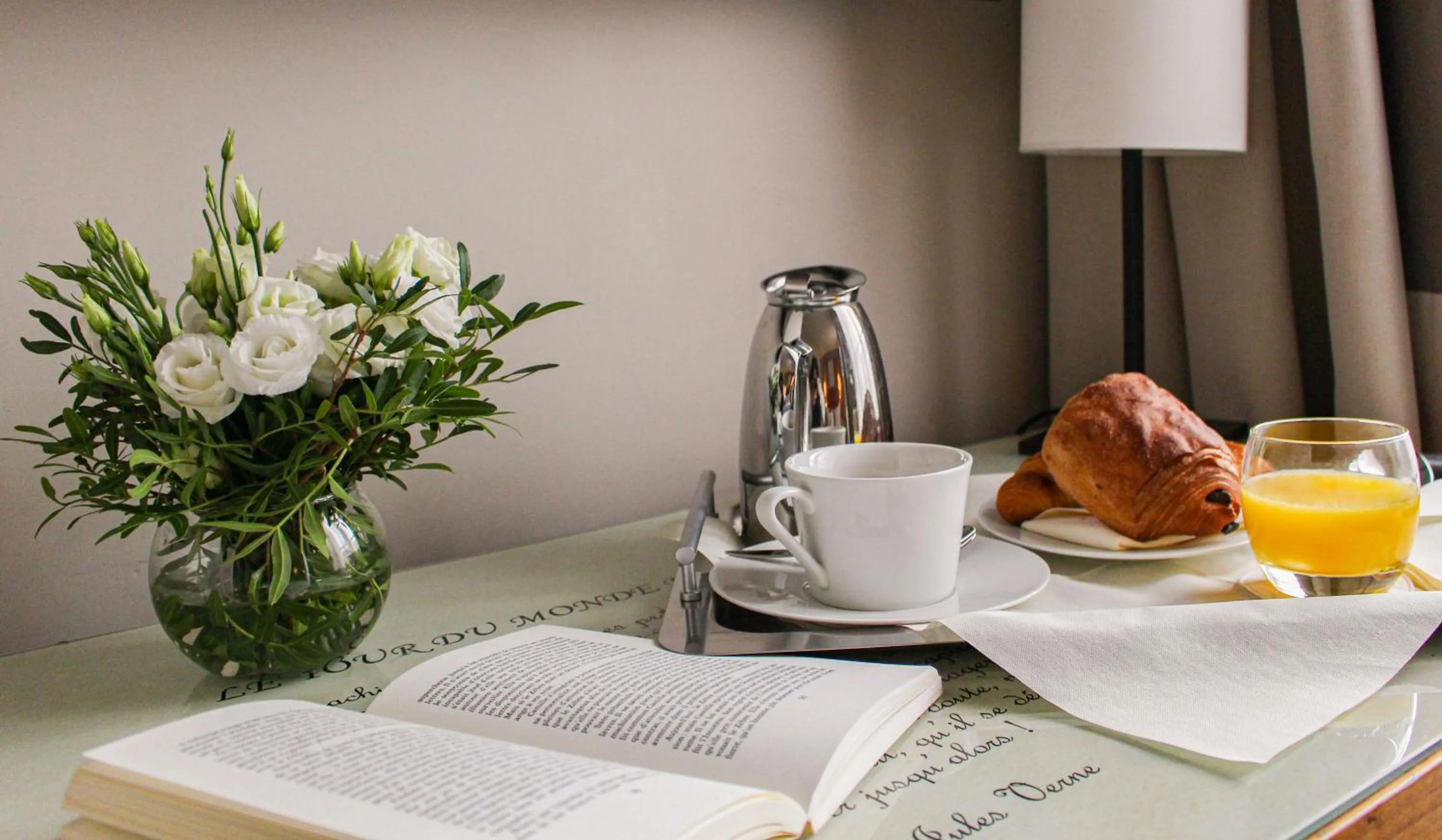 room service in Hôtel Le Tourville by Inwood Hotels