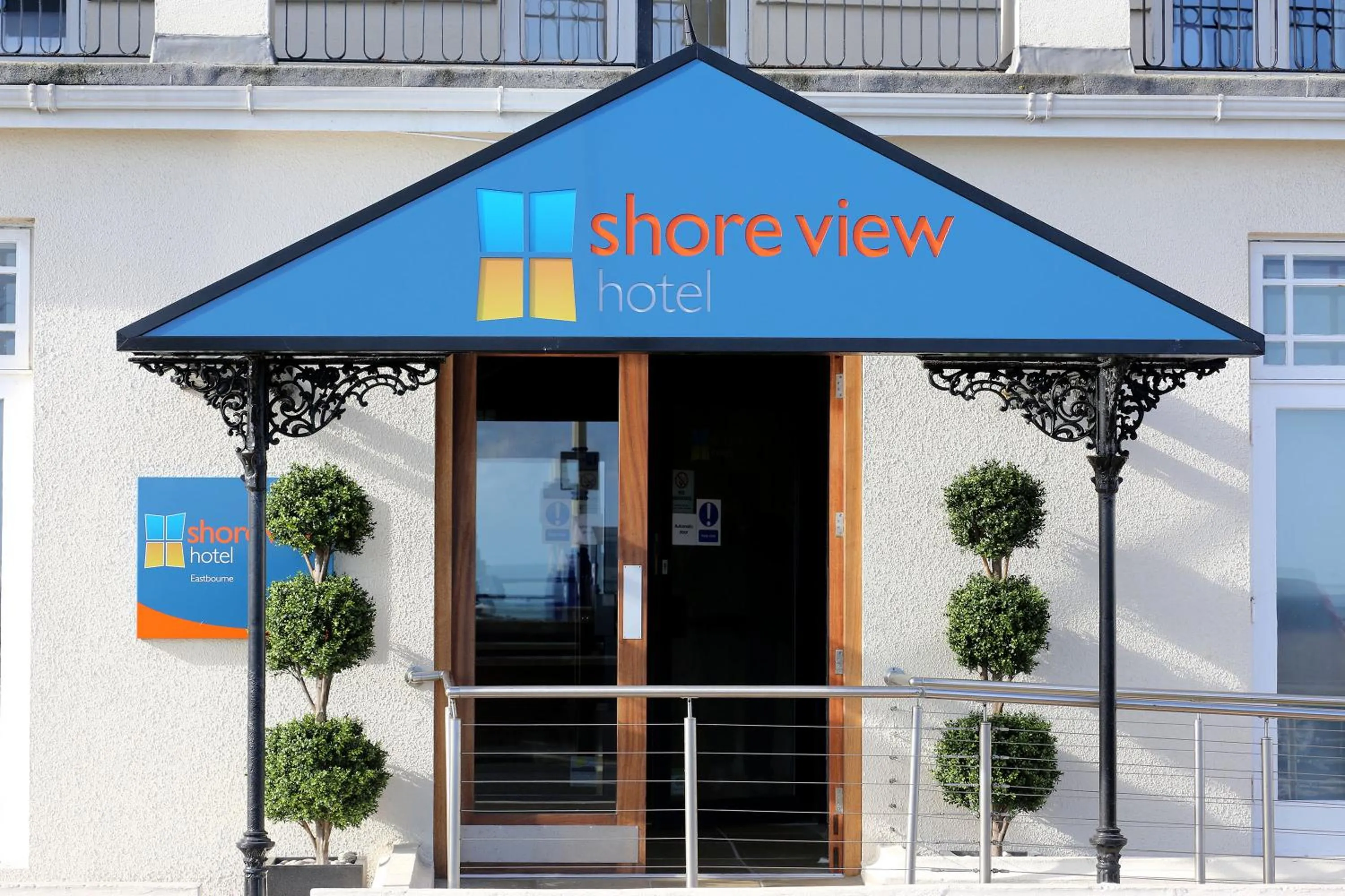 Facade/entrance in Shore View Hotel