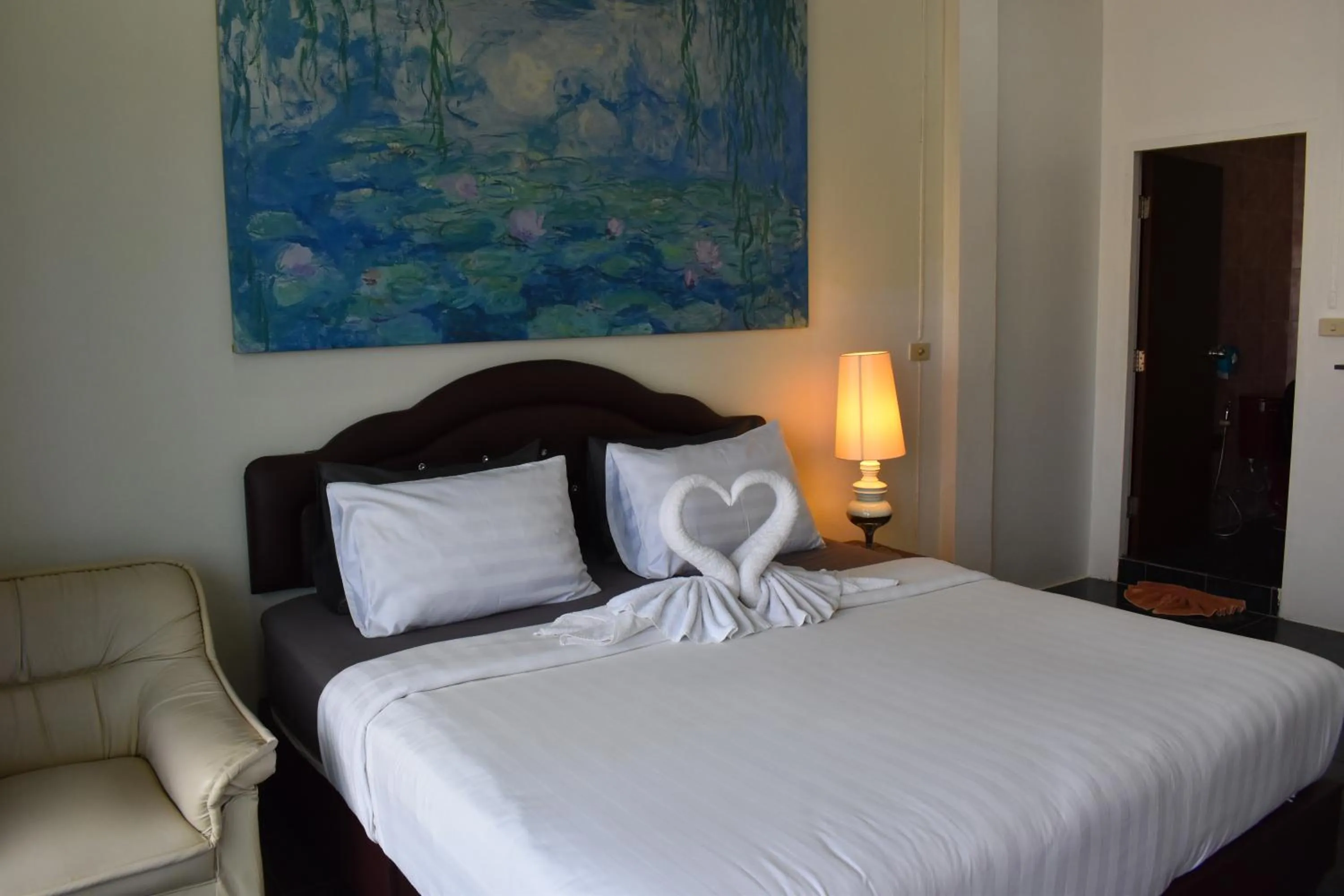 Bed in Sala Bua Room