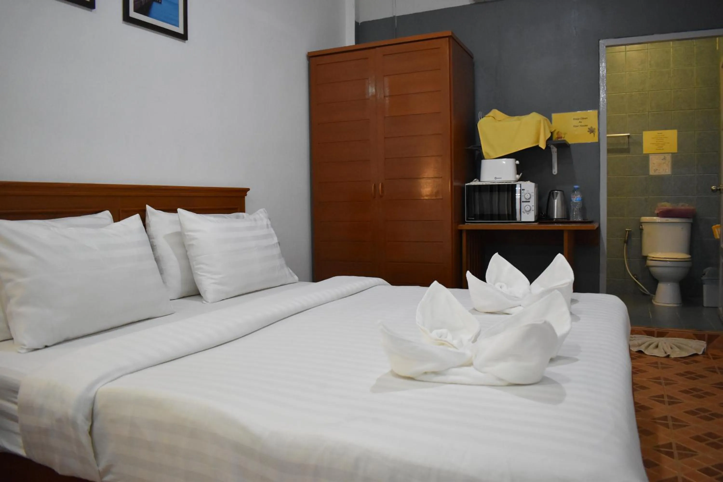 Bed in Sala Bua Room