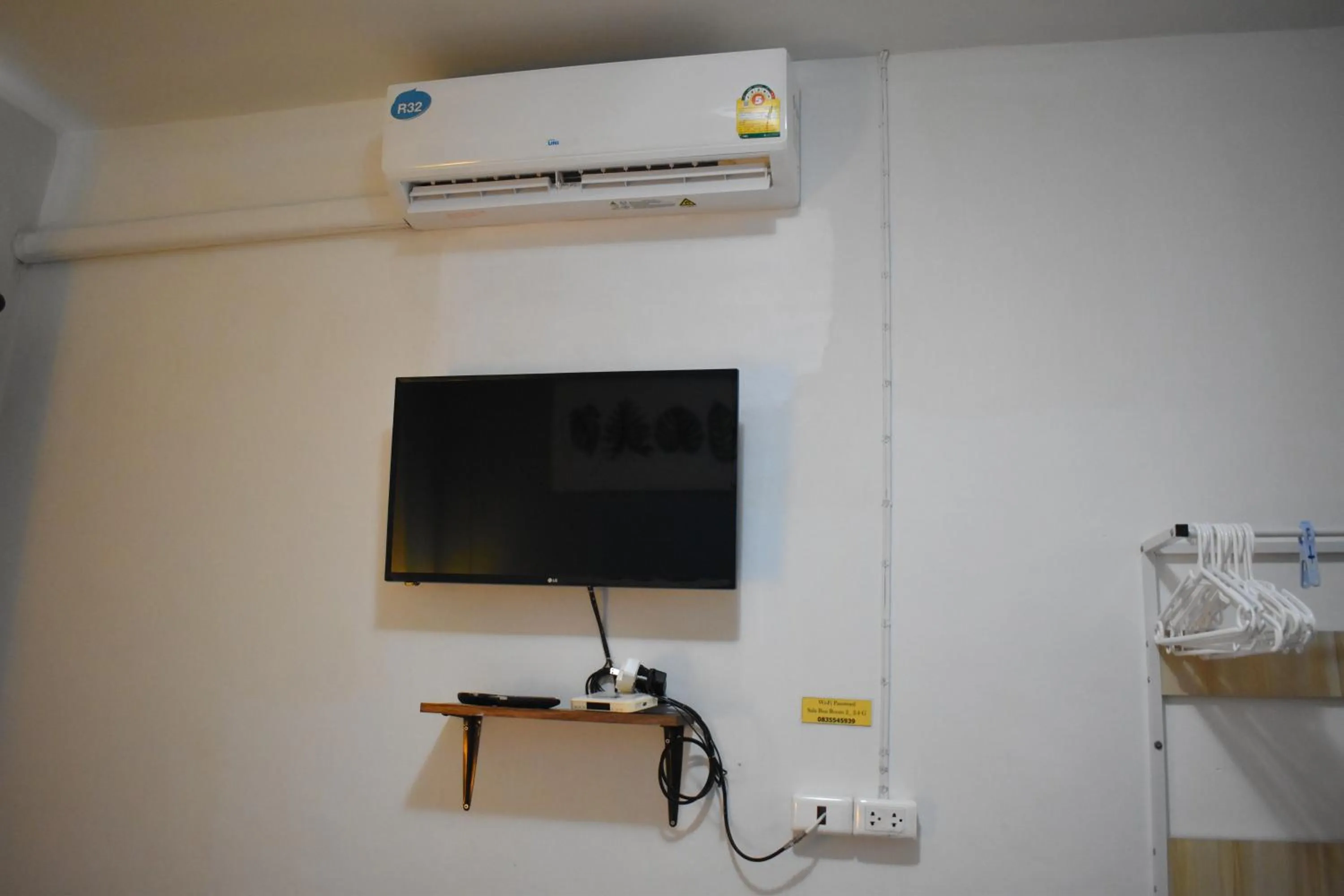 TV and multimedia in Sala Bua Room