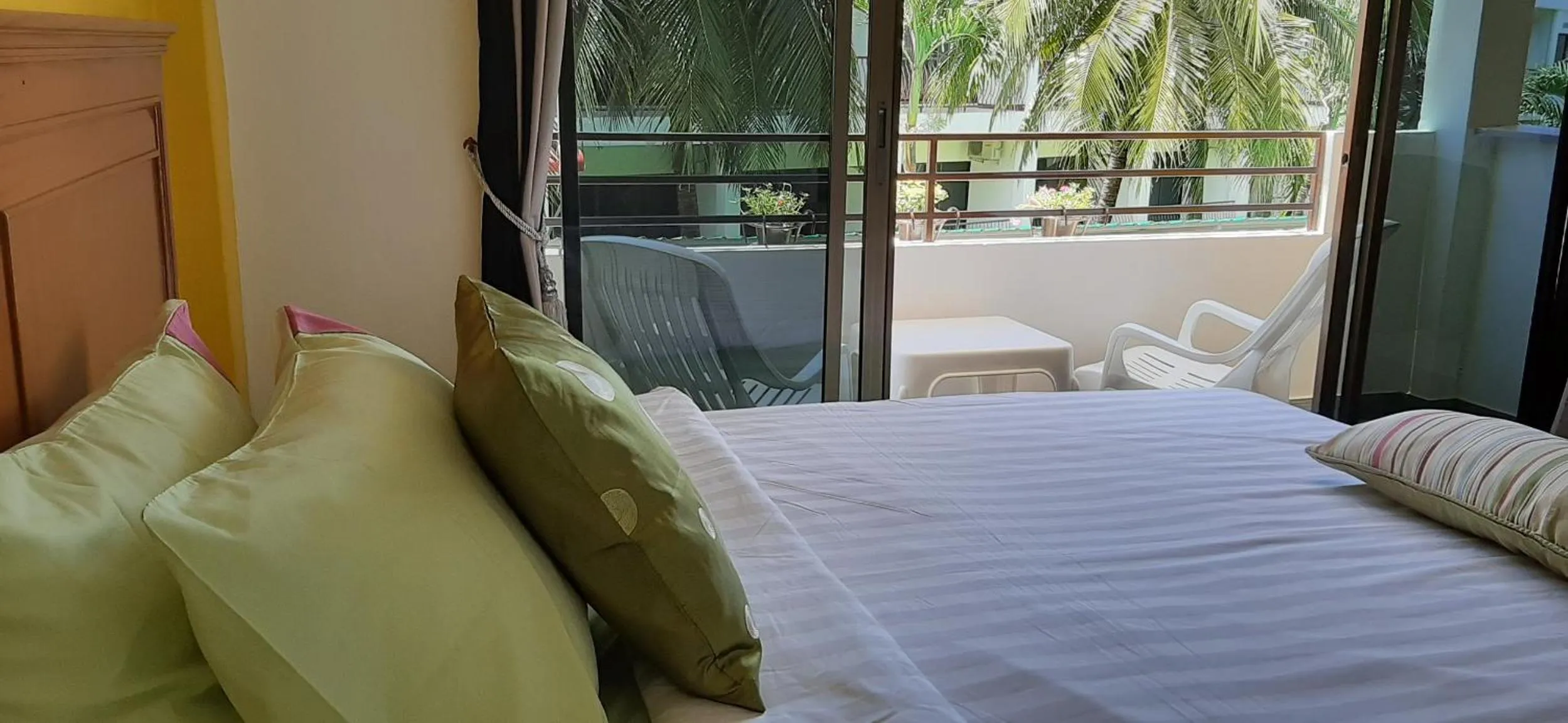 View (from property/room), Bed in Sala Bua Room