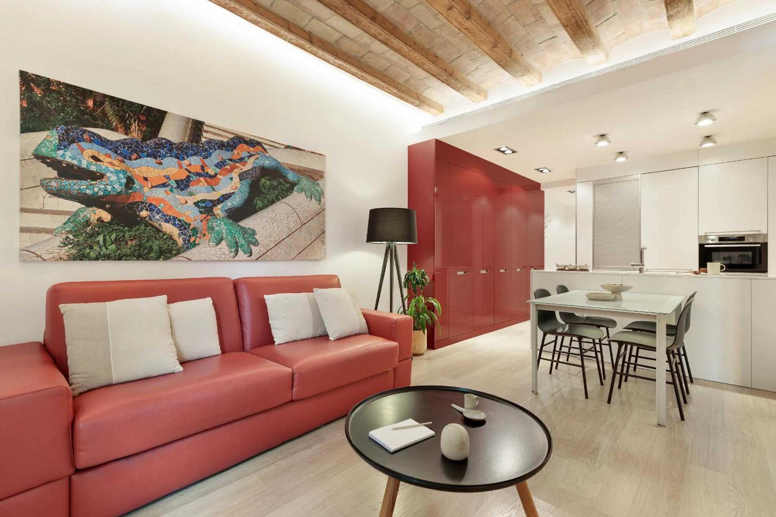 Dining area in Ola Living Portaferrissa