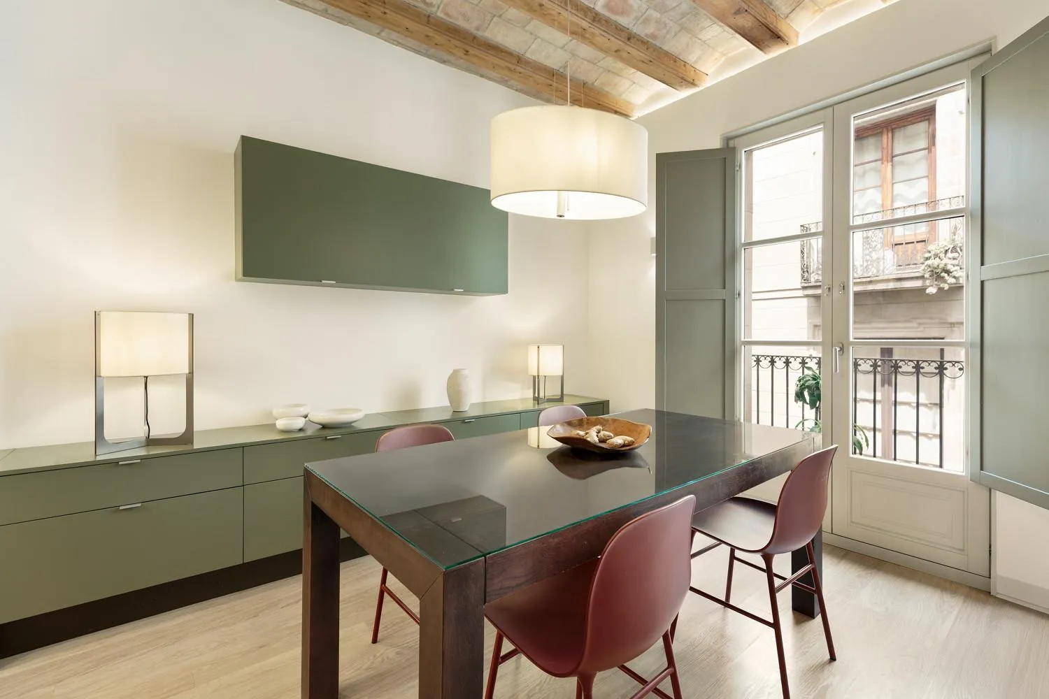 Dining area in Ola Living Portaferrissa