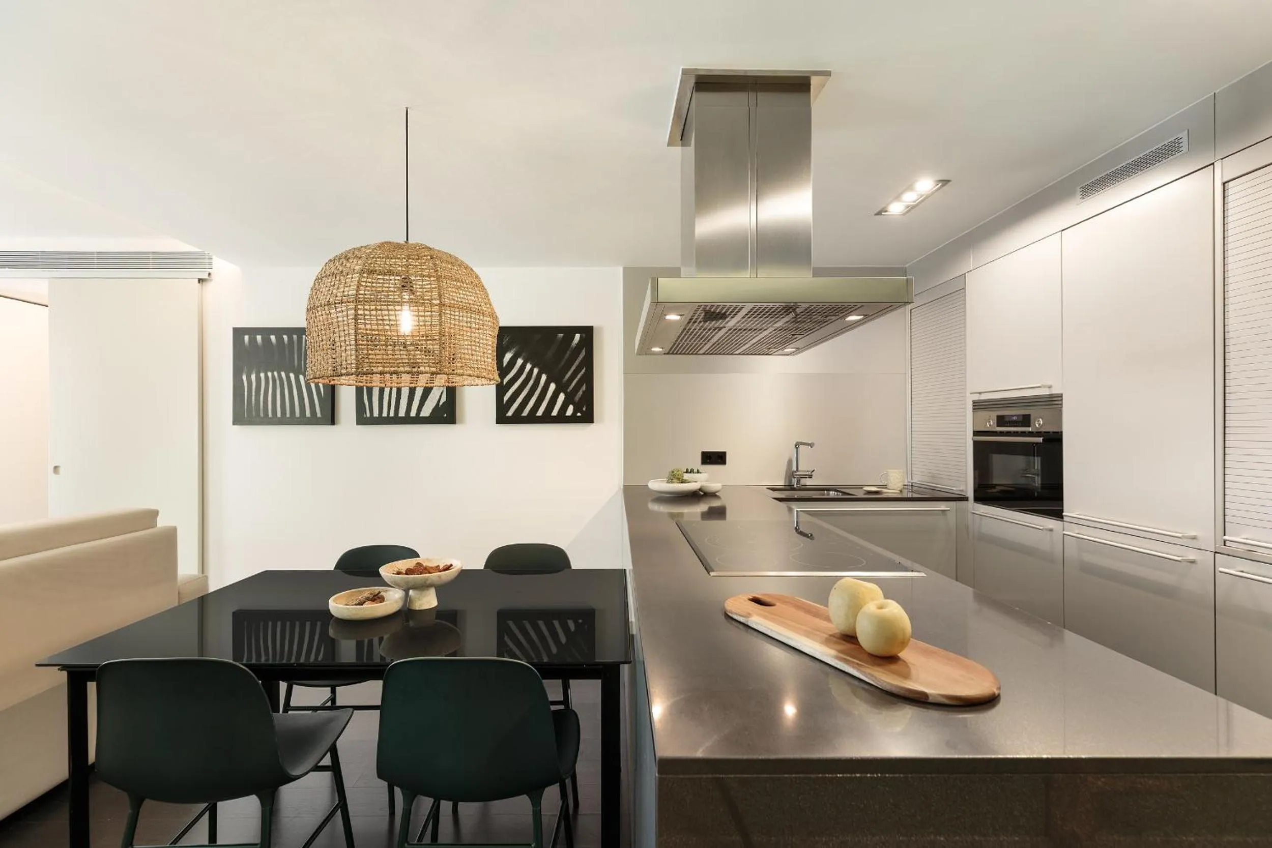 Dining area in Ola Living Portaferrissa