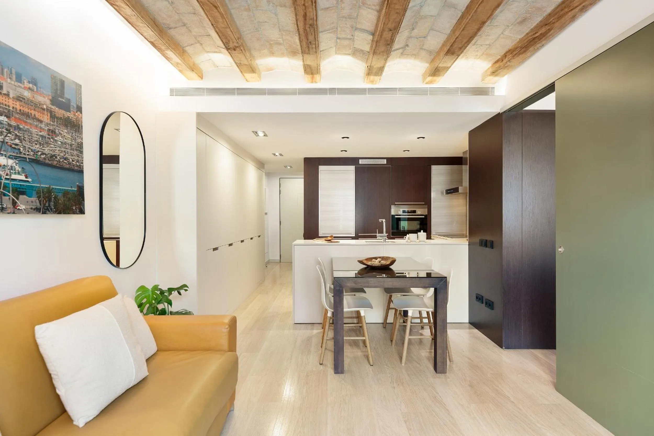 Communal lounge/ TV room in Ola Living Portaferrissa