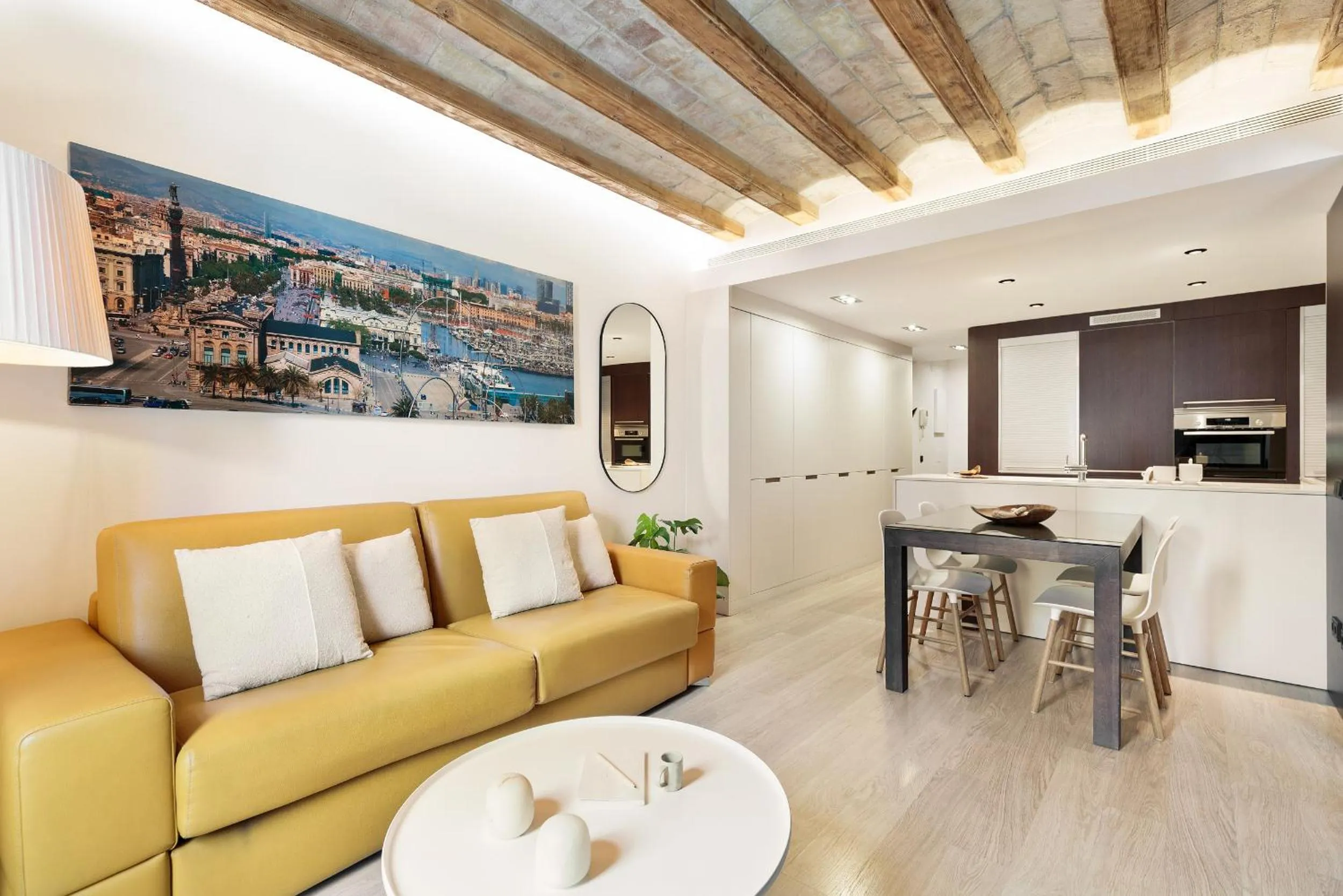 Communal lounge/ TV room in Ola Living Portaferrissa