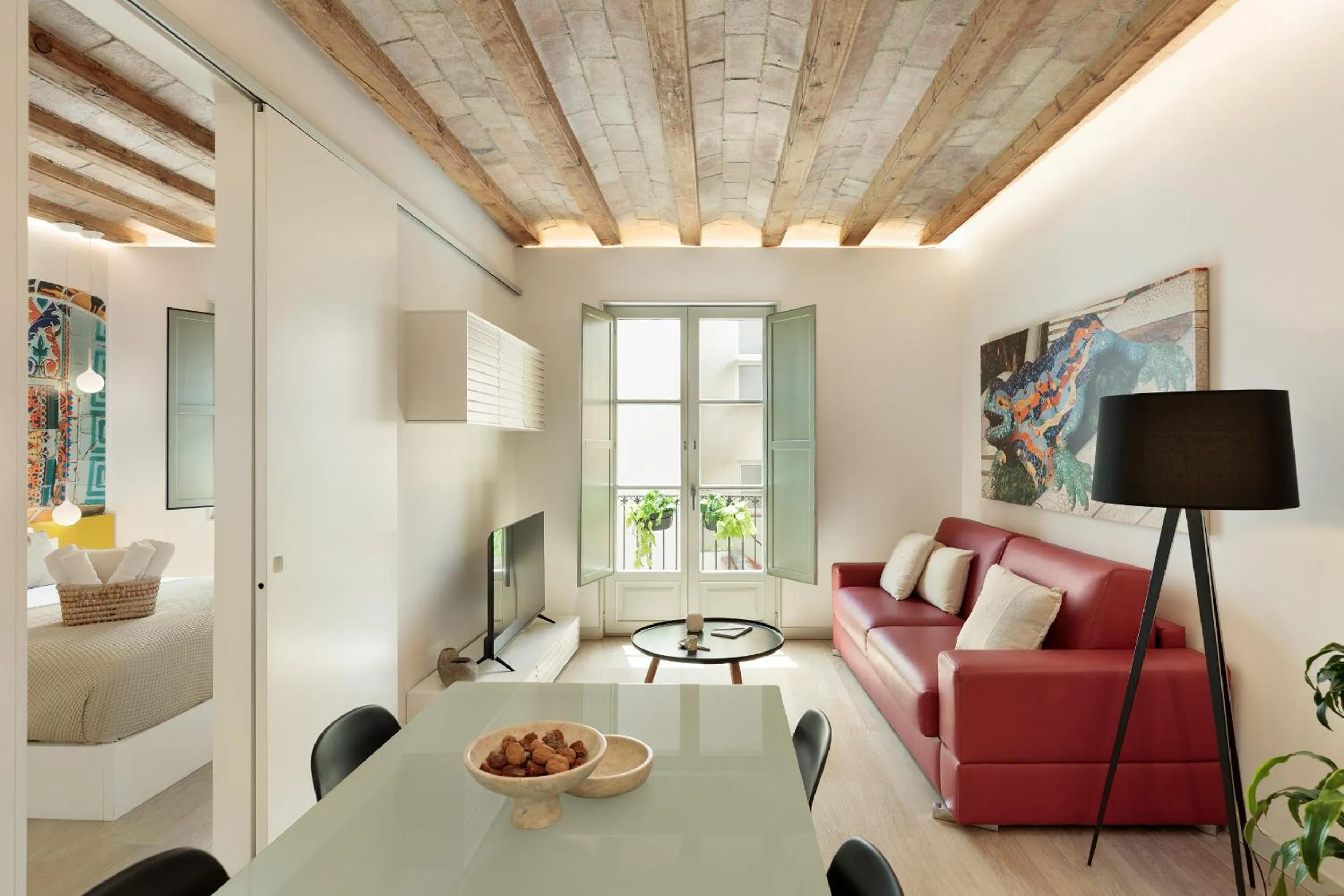 Dining area in Ola Living Portaferrissa