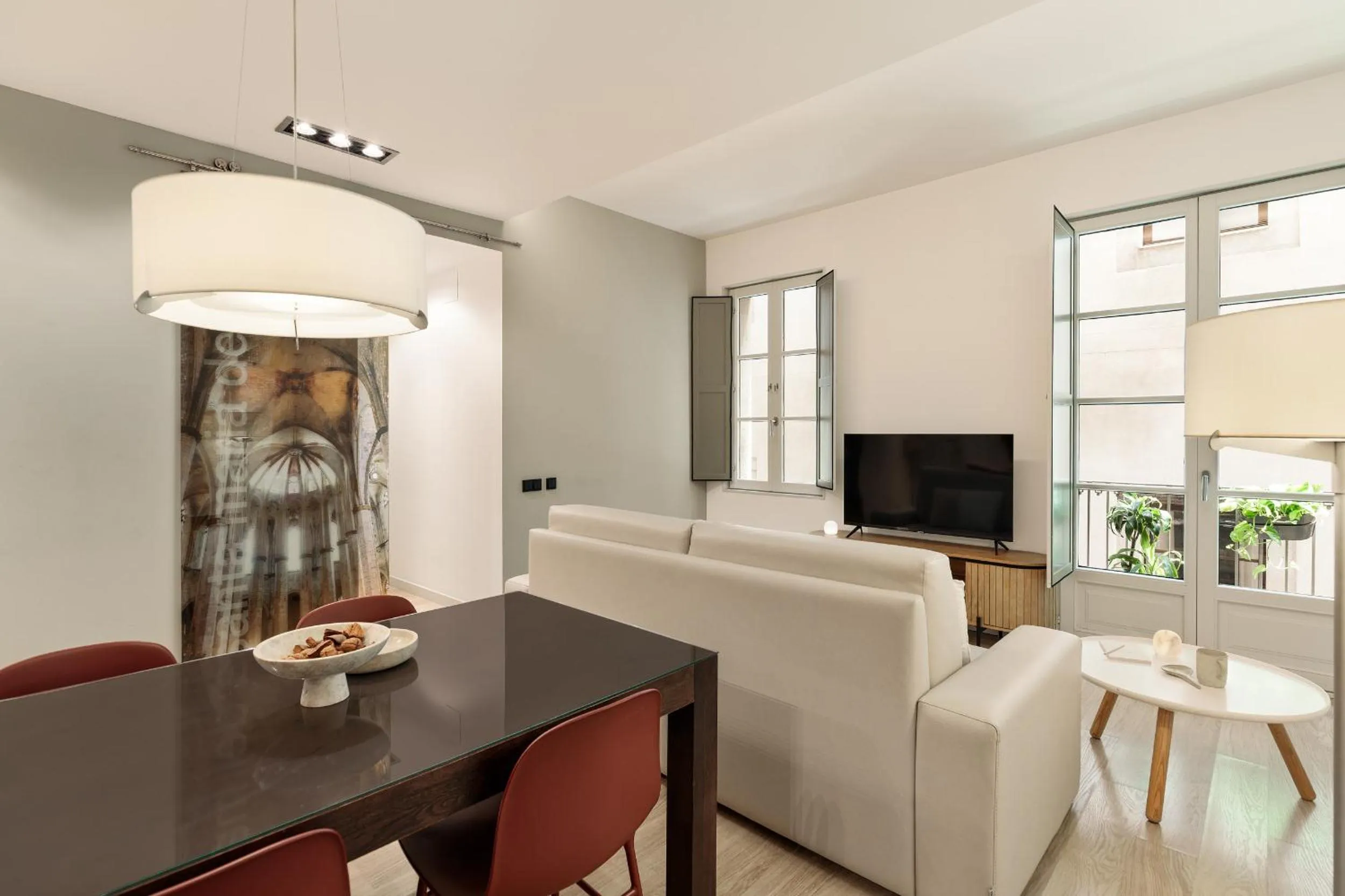 Dining area in Ola Living Portaferrissa