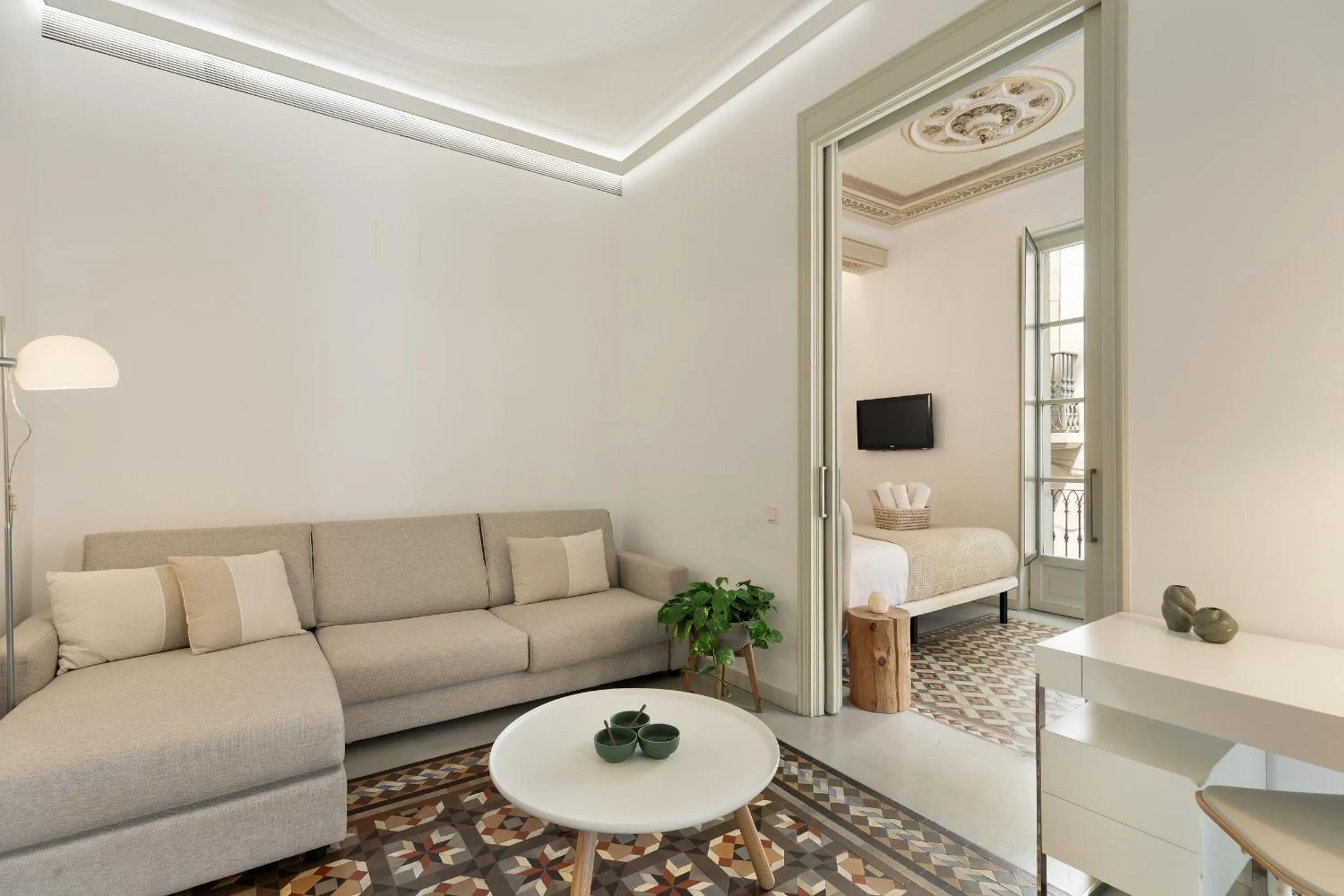 Communal lounge/ TV room in Ola Living Portaferrissa