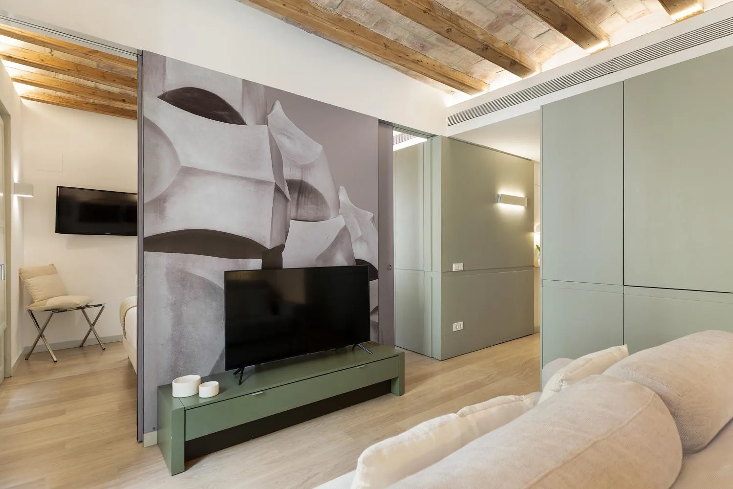 Communal lounge/ TV room in Ola Living Portaferrissa