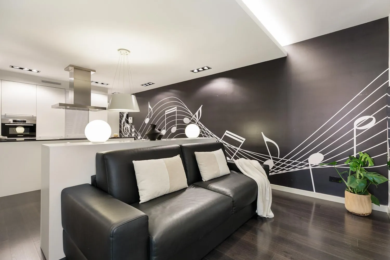 Communal lounge/ TV room in Ola Living Portaferrissa