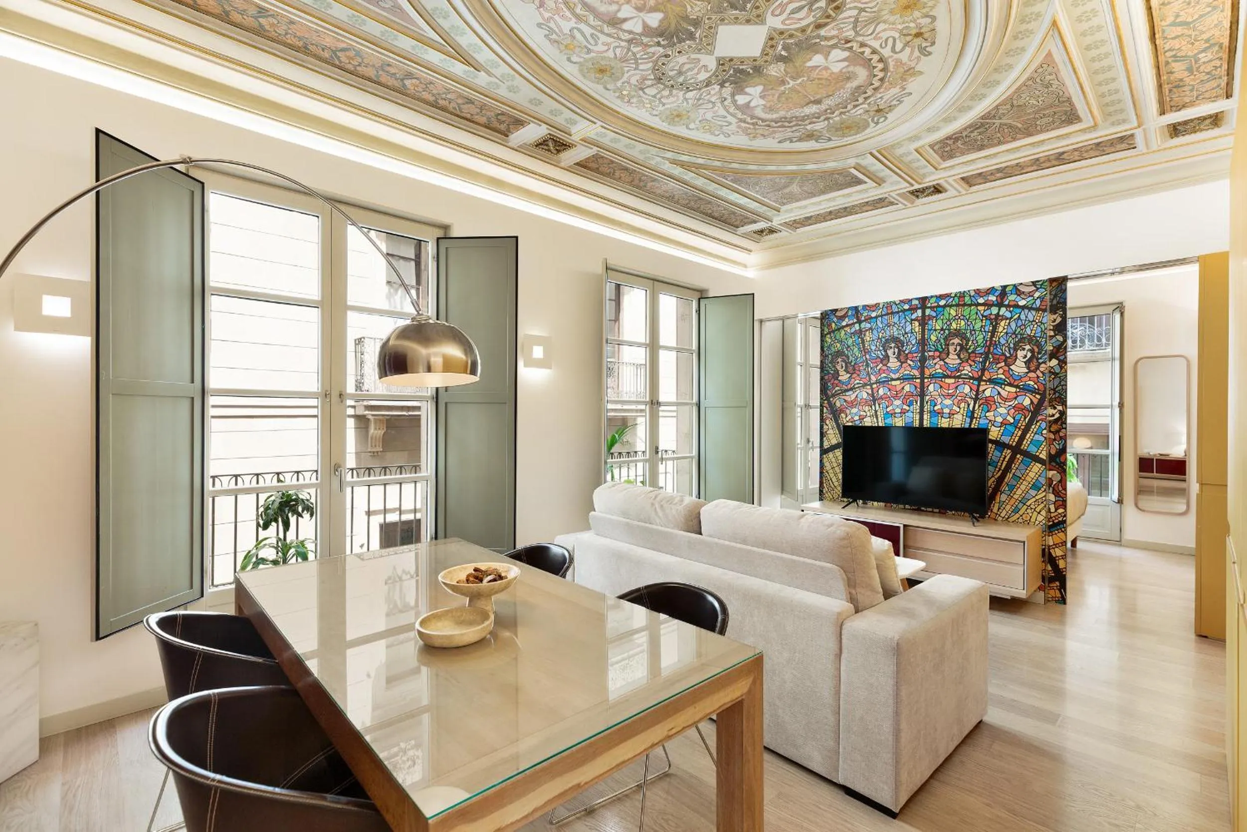 Dining area in Ola Living Portaferrissa