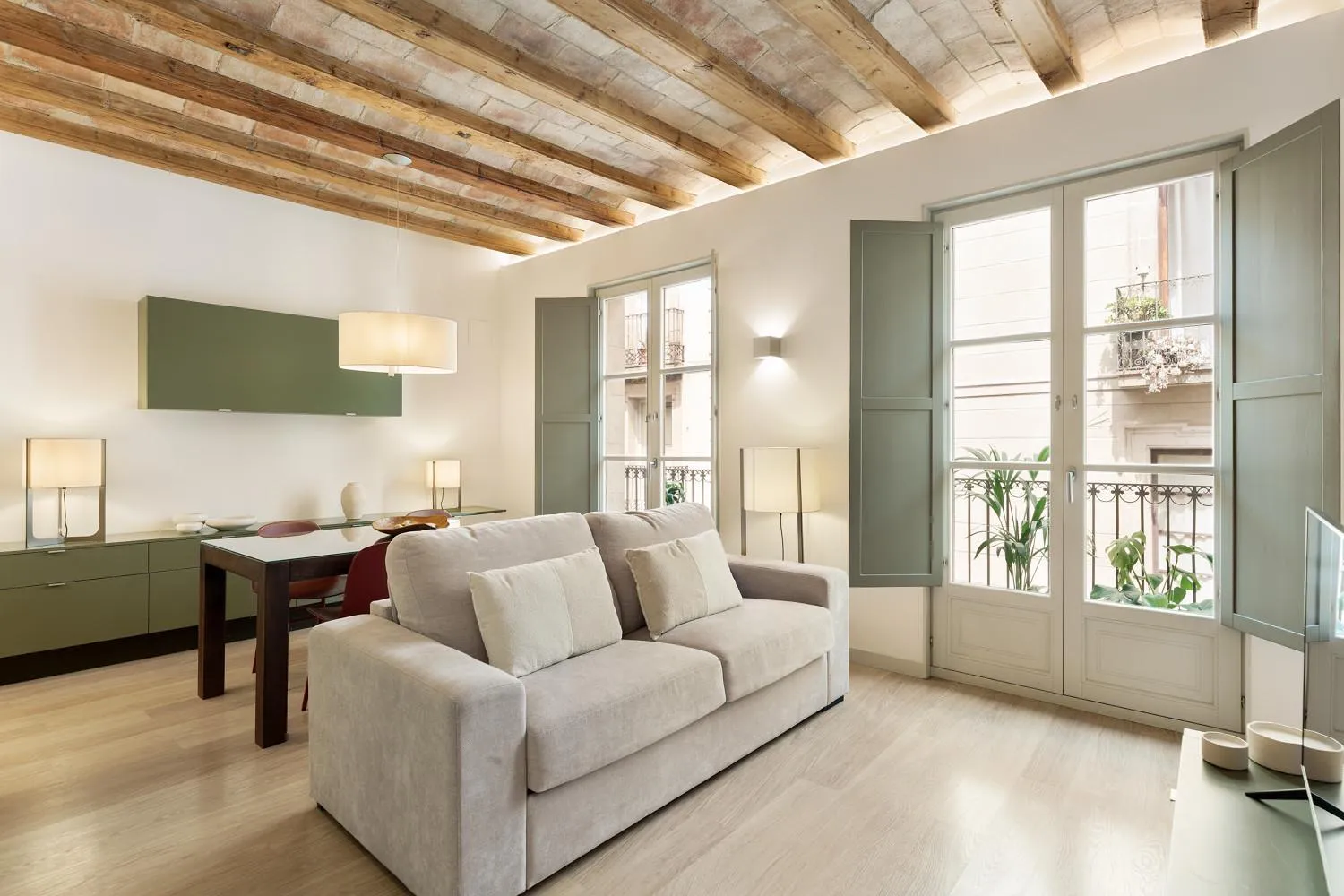 Dining area in Ola Living Portaferrissa