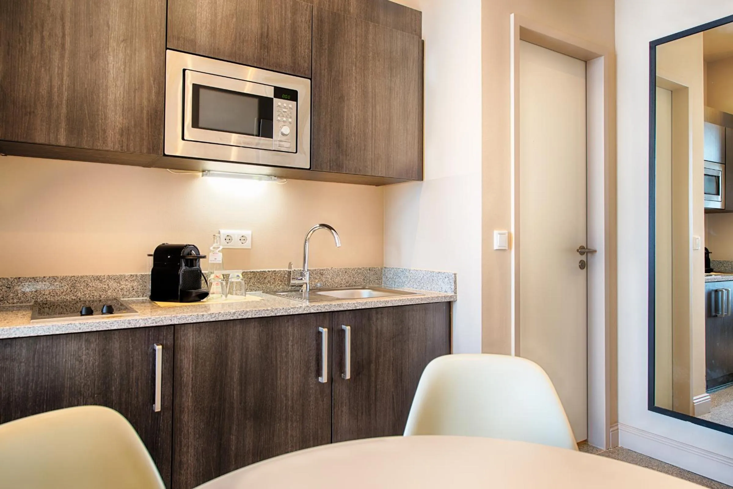 Coffee/tea facilities in Mondrian Suites Berlin am Checkpoint Charlie