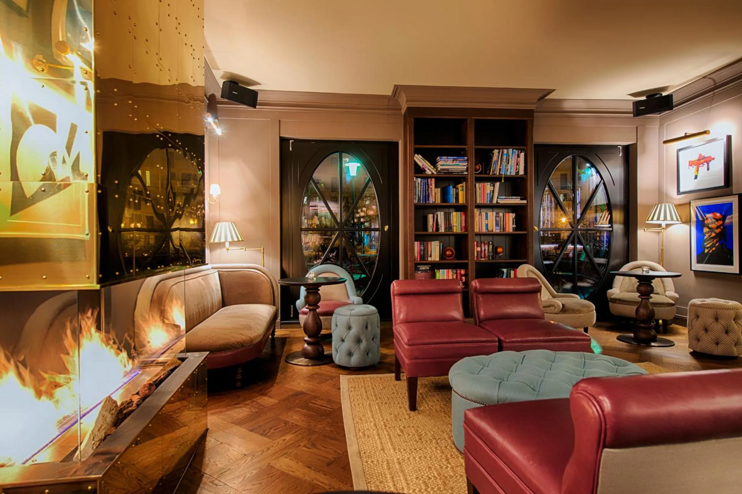 Library in Mondrian Suites Berlin am Checkpoint Charlie