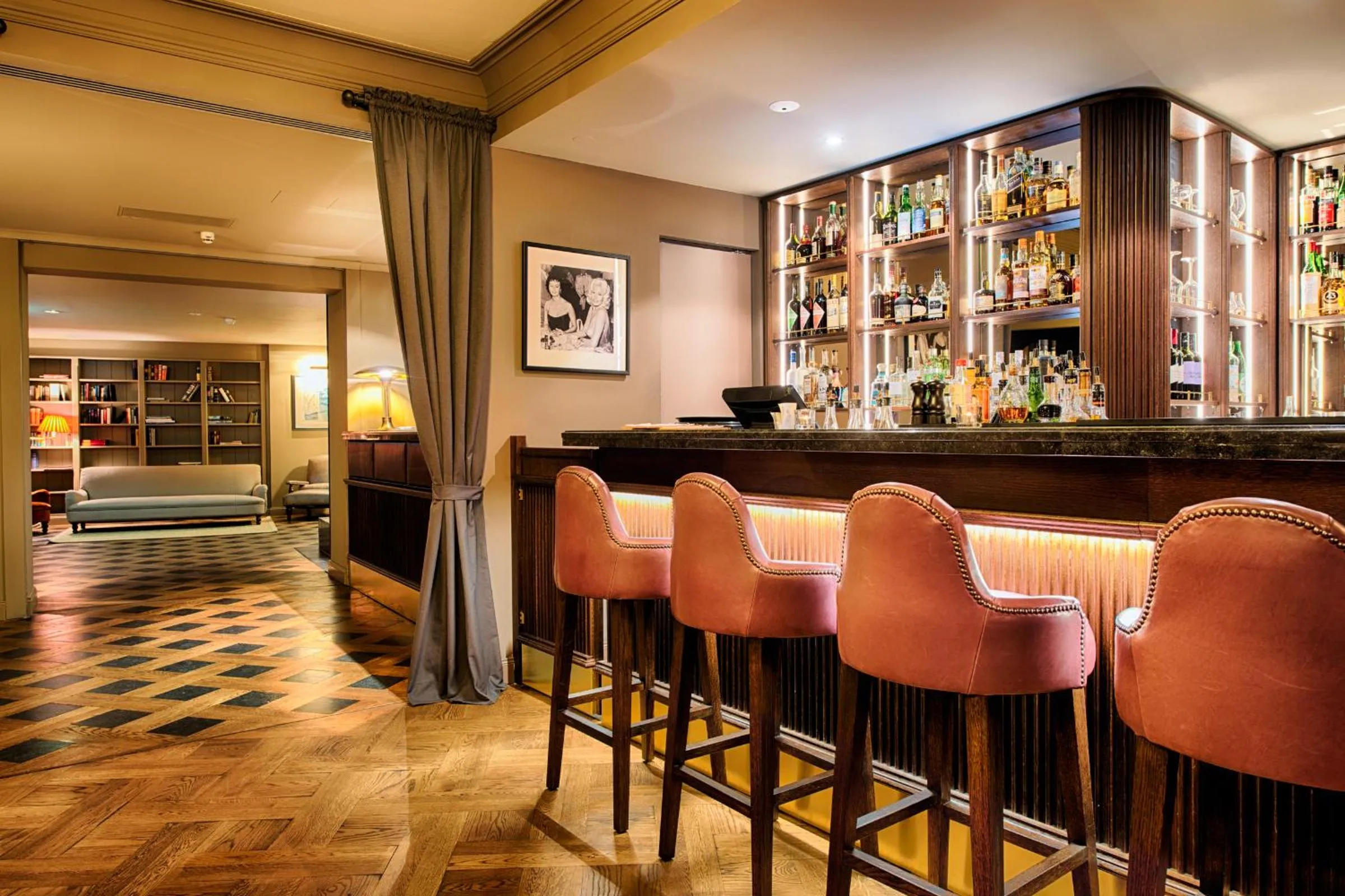 Lounge or bar in Mondrian Suites Berlin am Checkpoint Charlie