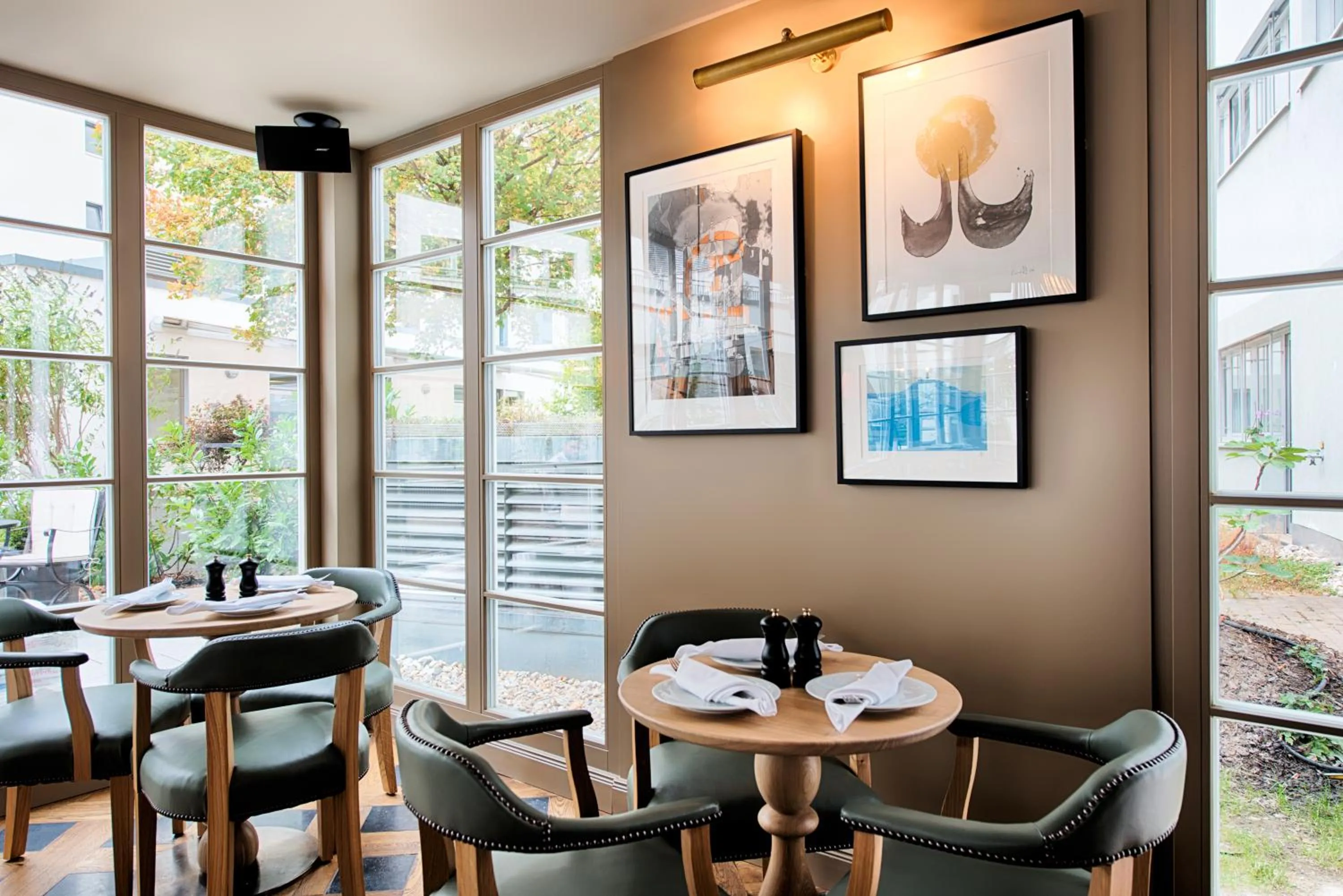 Restaurant/places to eat in Mondrian Suites Berlin am Checkpoint Charlie