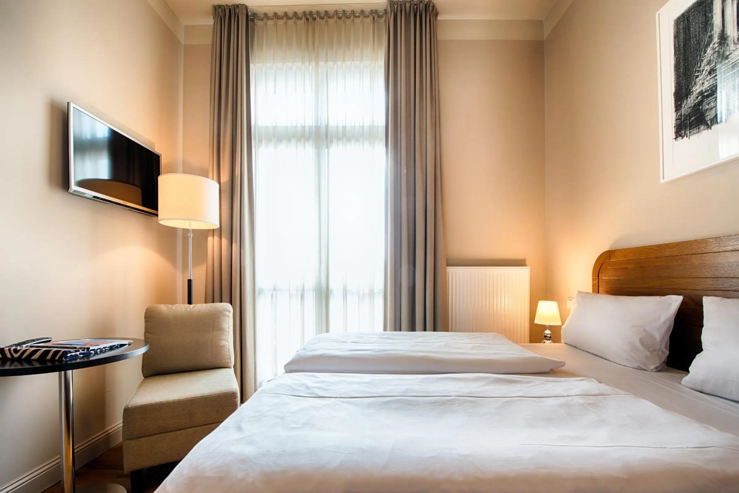 Bedroom, Bed in Mondrian Suites Berlin am Checkpoint Charlie