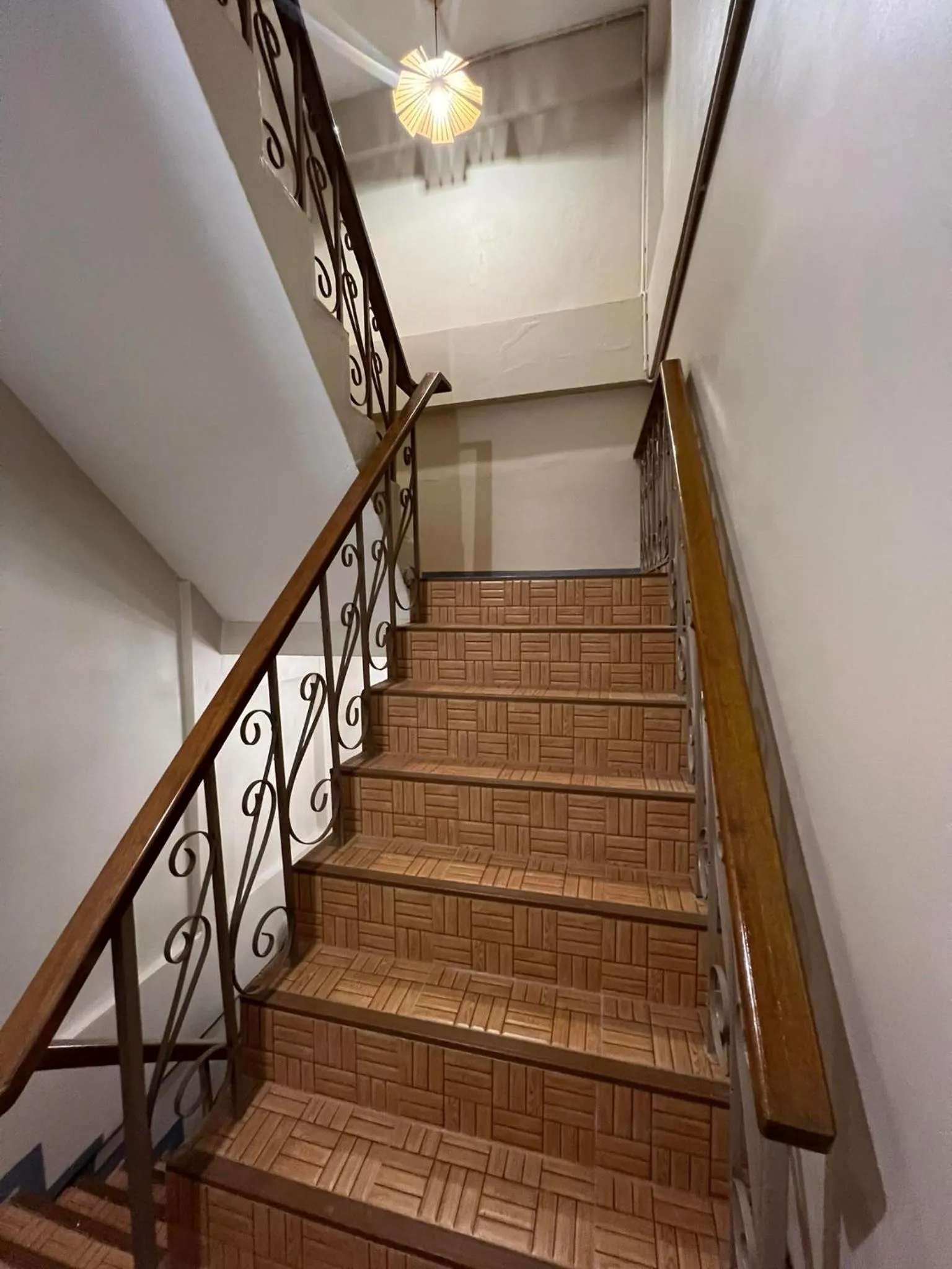 Achcha hotel - itsaraphap MRT station - Wat Arun