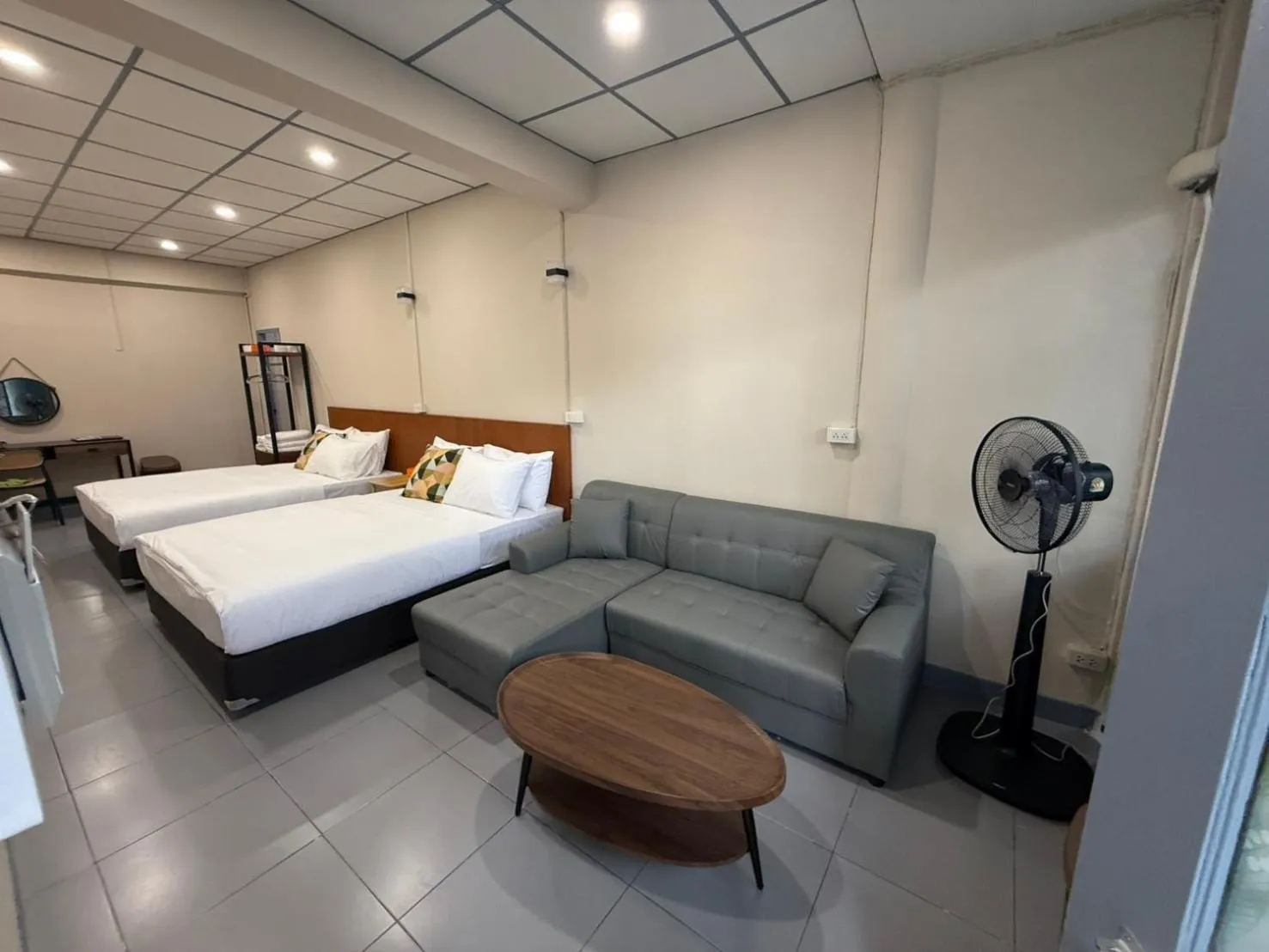 Bed in Achcha hotel - itsaraphap MRT station - Wat Arun