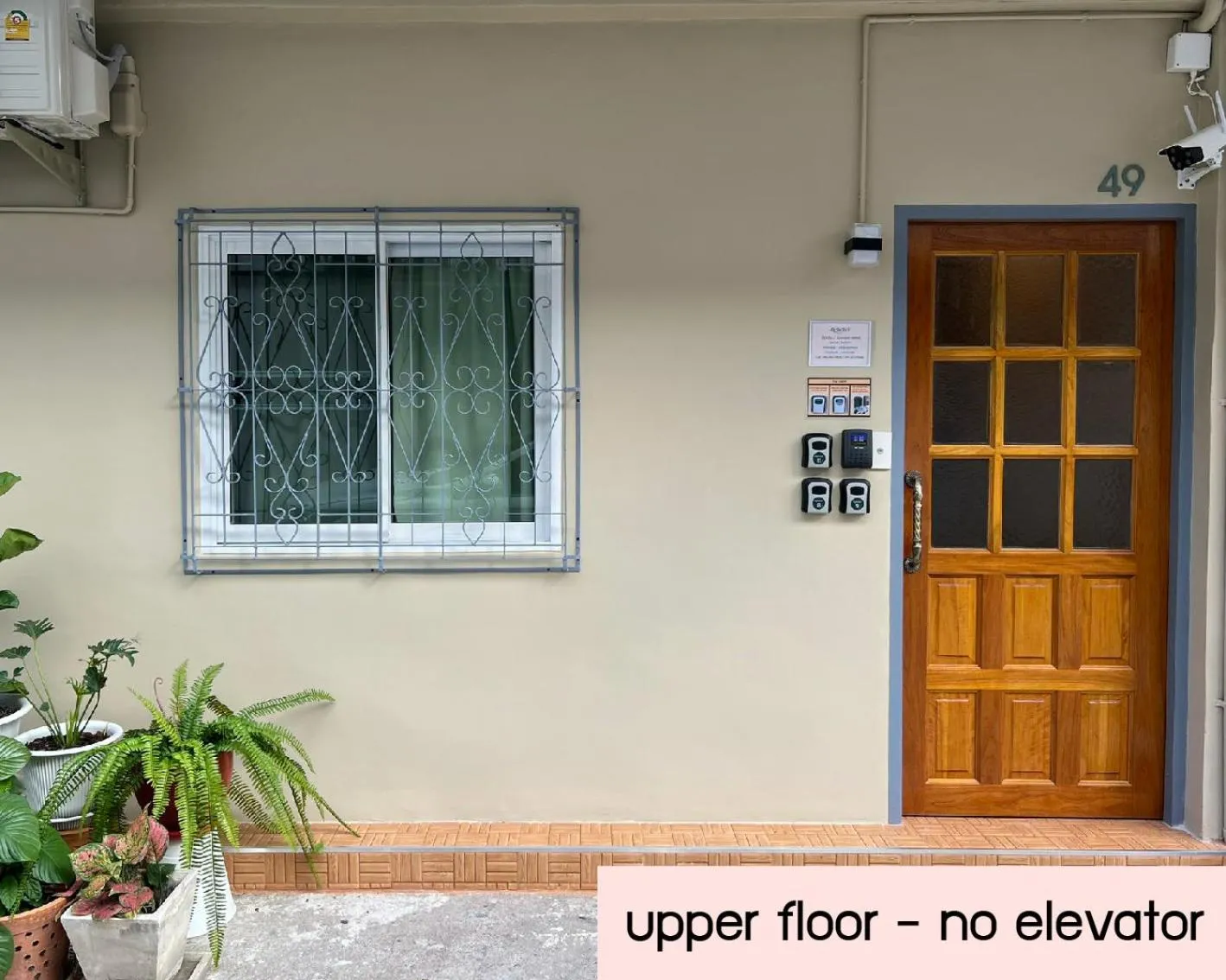 Achcha hotel - itsaraphap MRT station - Wat Arun