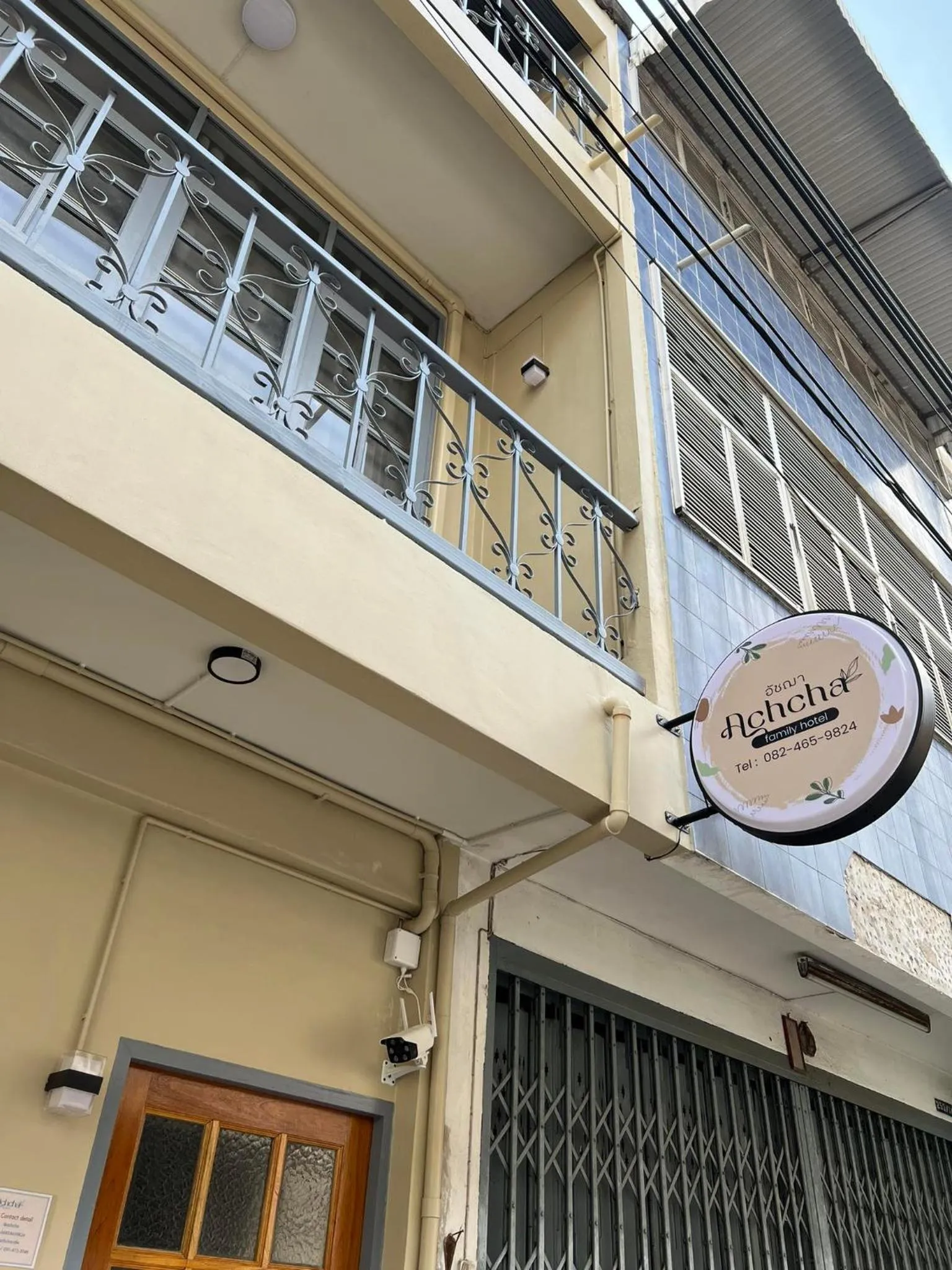 Achcha hotel - itsaraphap MRT station - Wat Arun