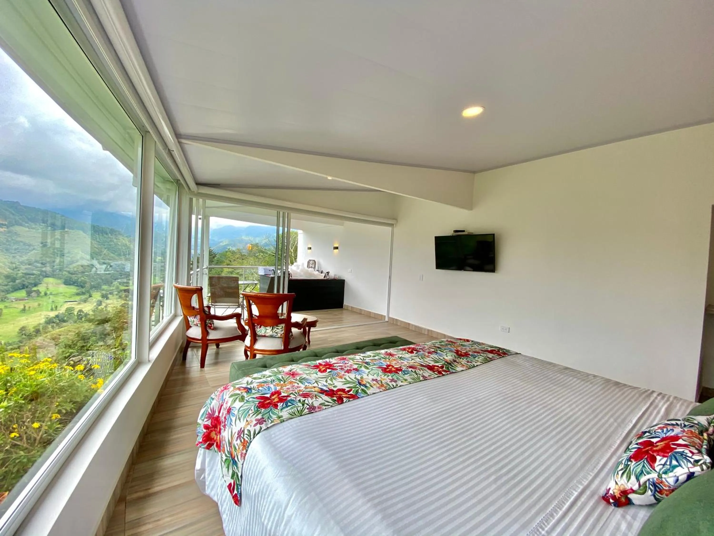 Photo of the whole room, Bed in Hotel El Mirador del Cocora