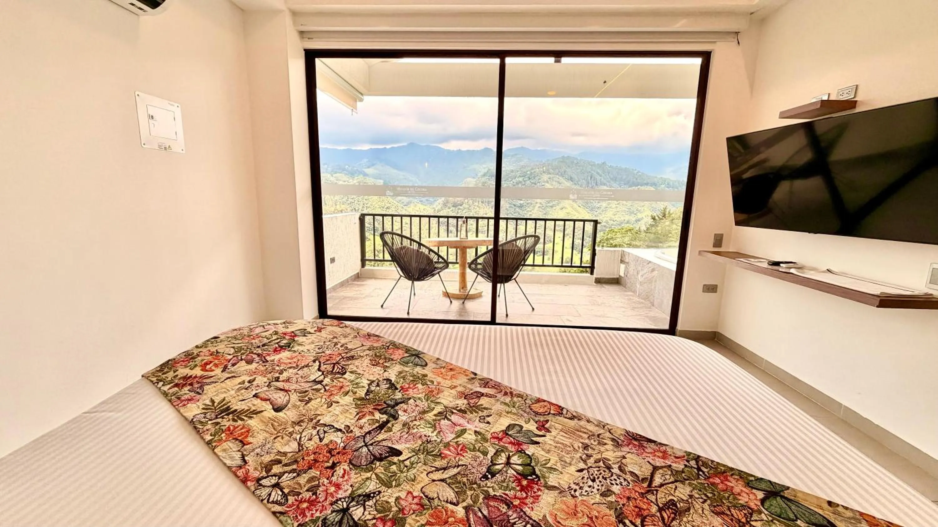 Photo of the whole room, Bed in Hotel El Mirador del Cocora