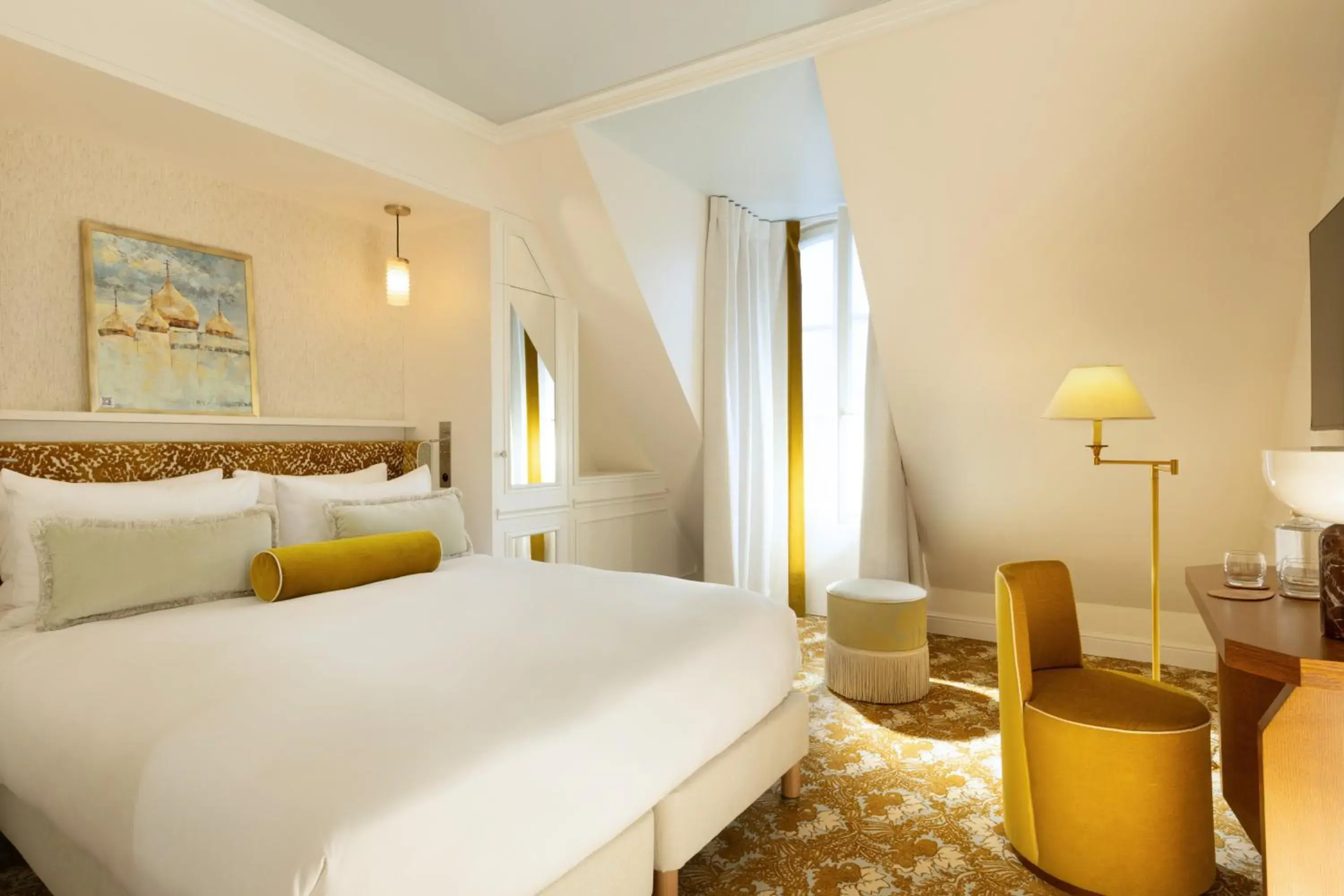 "Almarine" Signature Room in Almarine Eiffel Hotel & Spa by Malone "Almarine" Signature Room in Almarine Eiffel Hotel & Spa by Malone