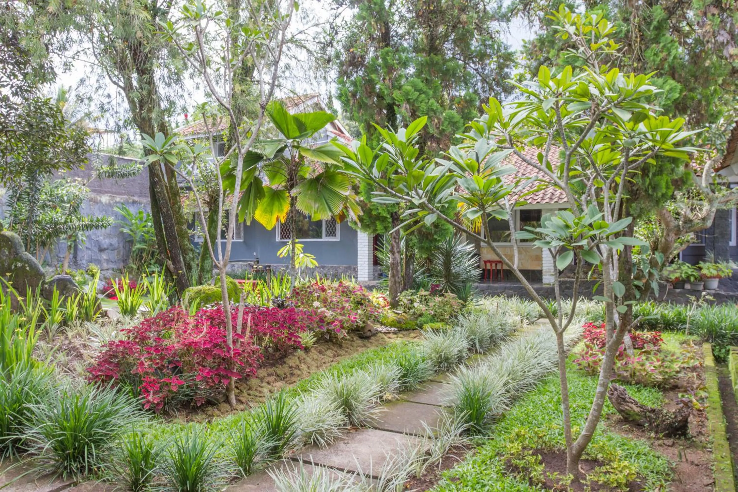 Property building in RedDoorz Plus @ Otista Garut