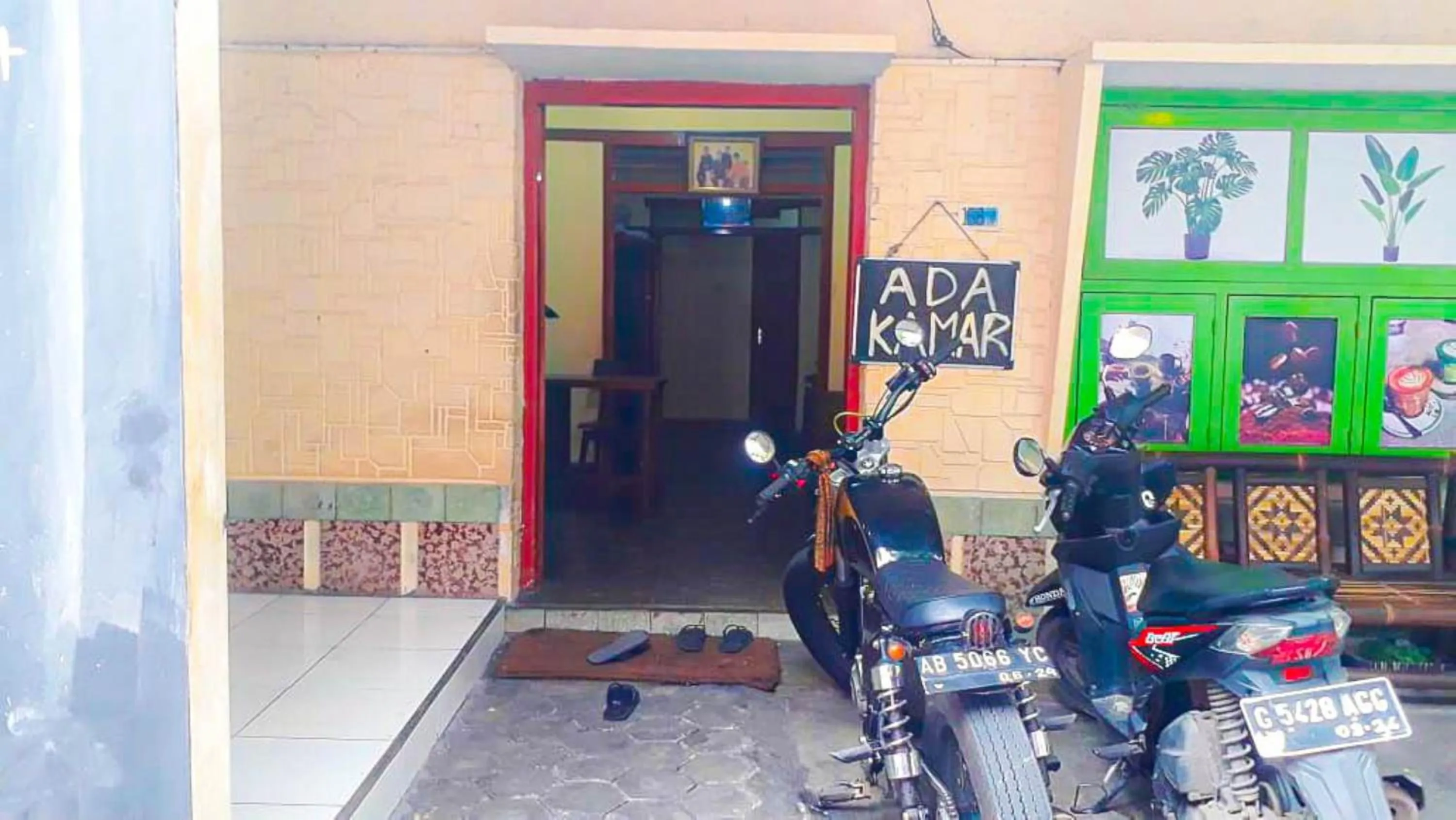 Property building in Losmen 2000 Tiga