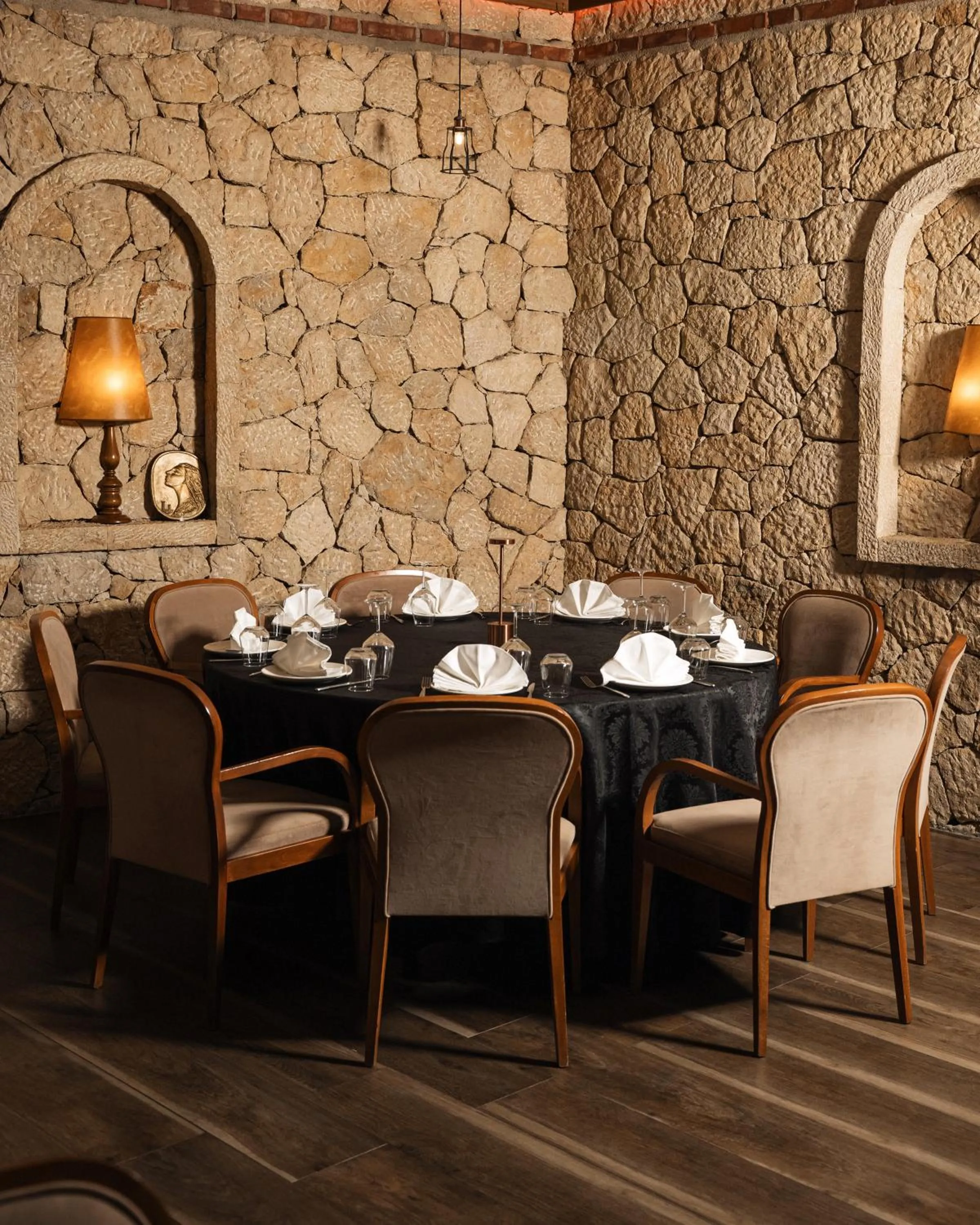 Restaurant/places to eat in Chateau Fasel