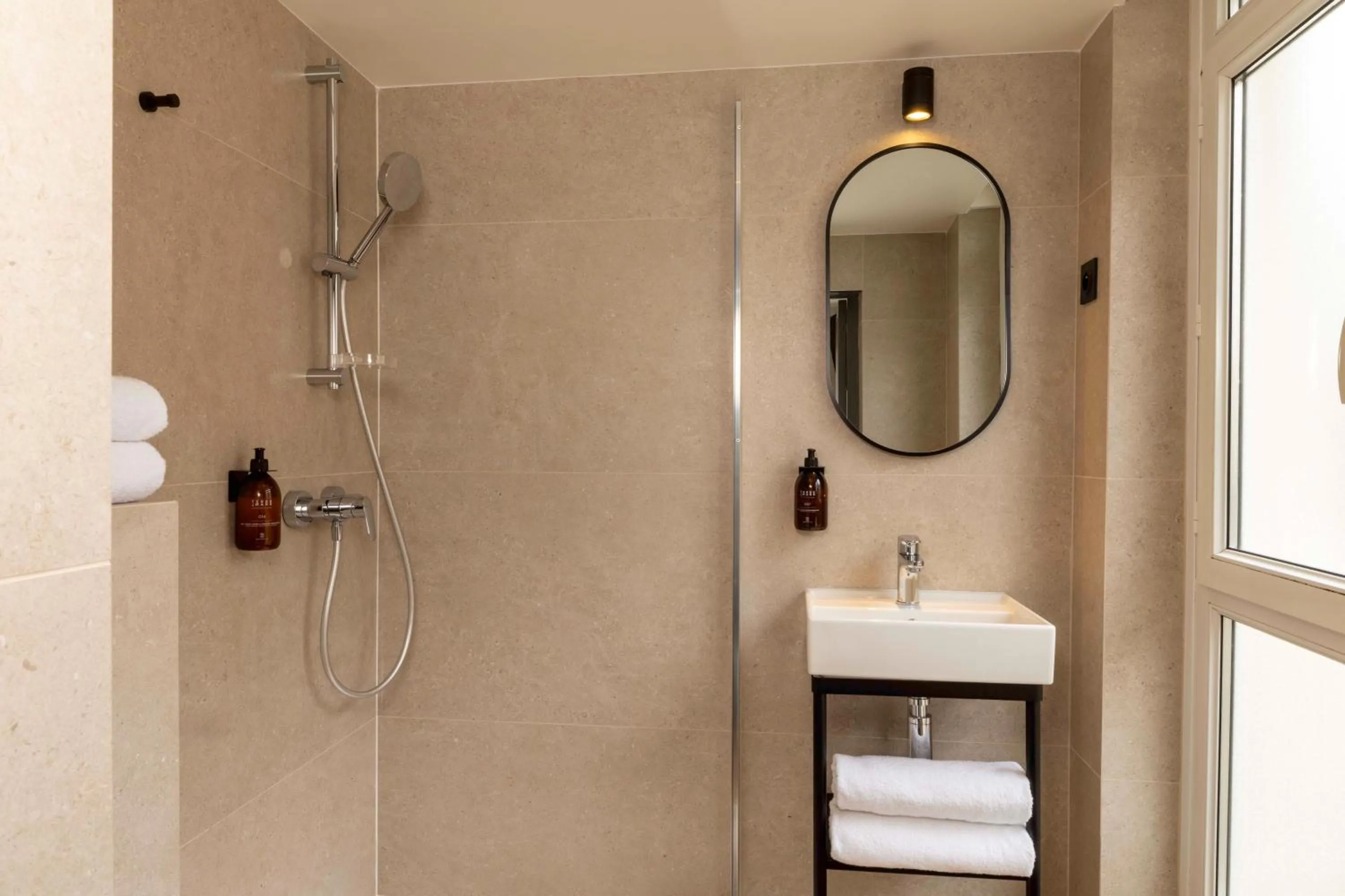 Bathroom in Korner Louvre