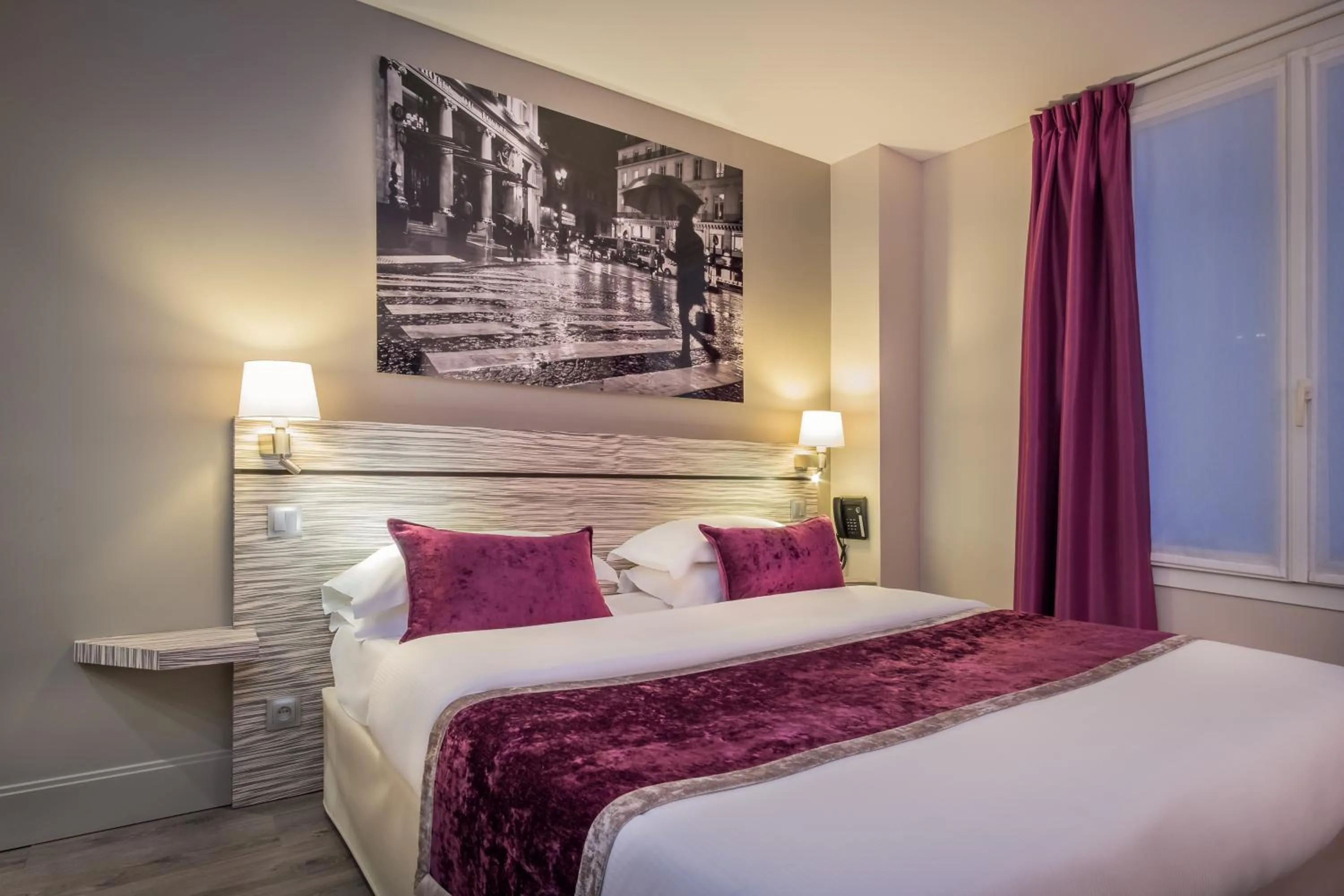 Superior Double Room in Louvre Marsollier Opera