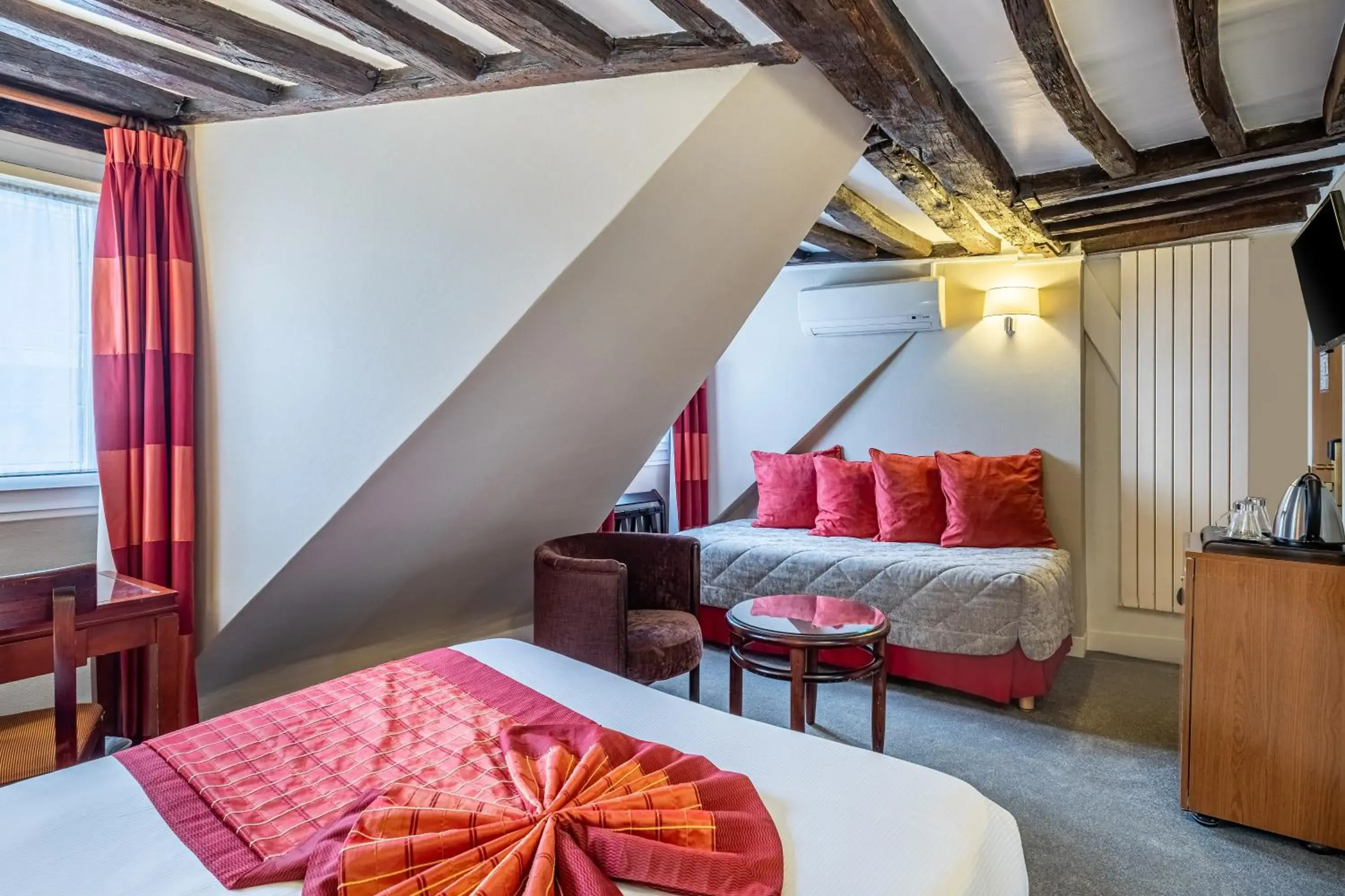 Deluxe Triple Room in Louvre Marsollier Opera Deluxe Triple Room in Louvre Marsollier Opera