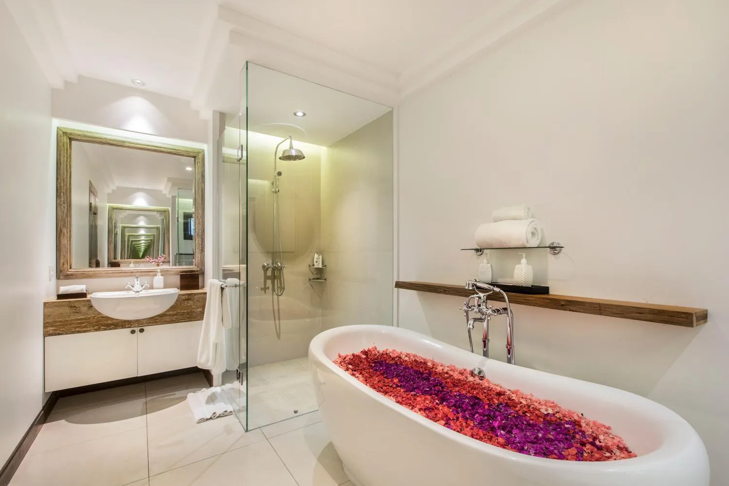 Bathroom in Villa Pantai Karang