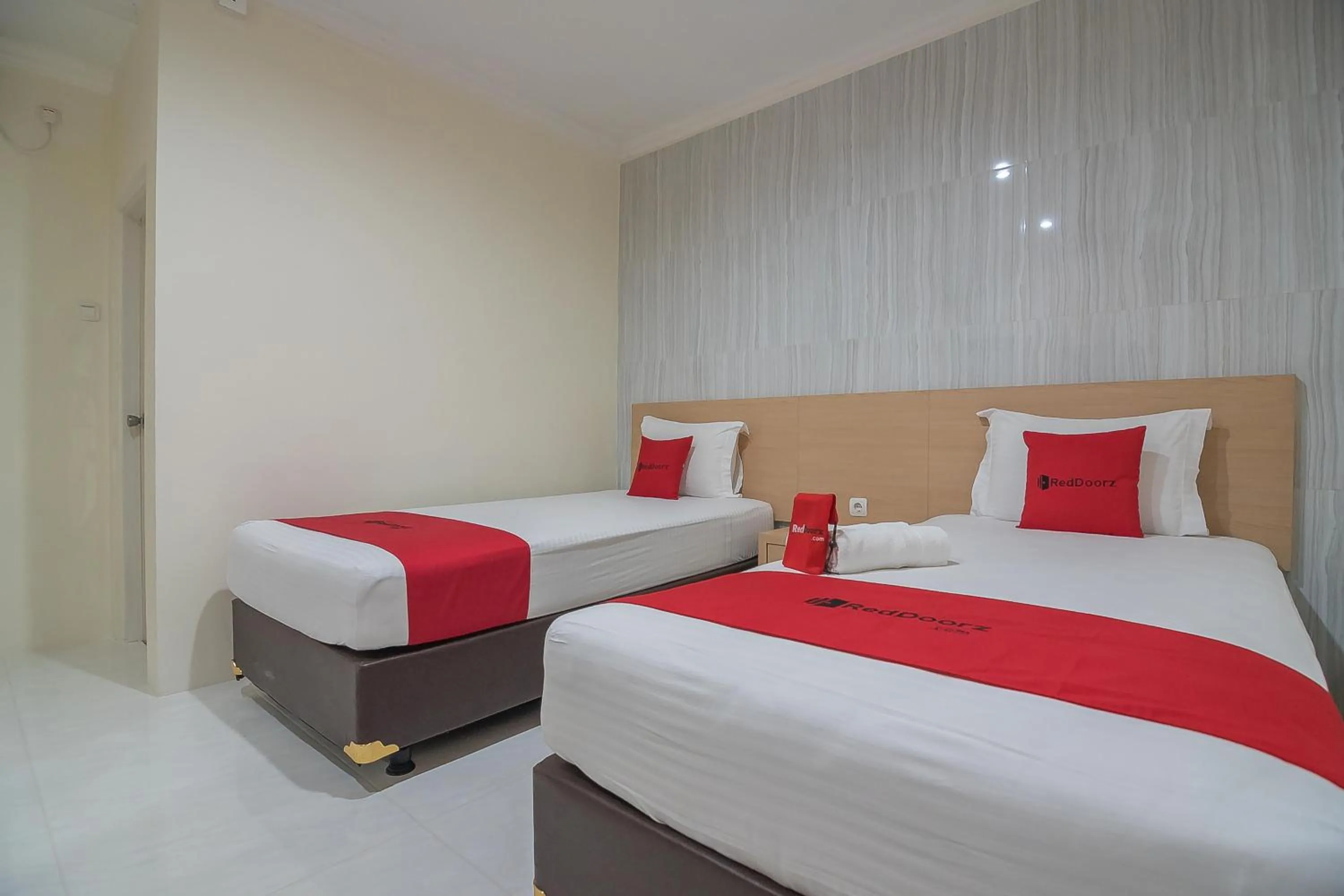Bed in RedDoorz near MT Haryono Semarang