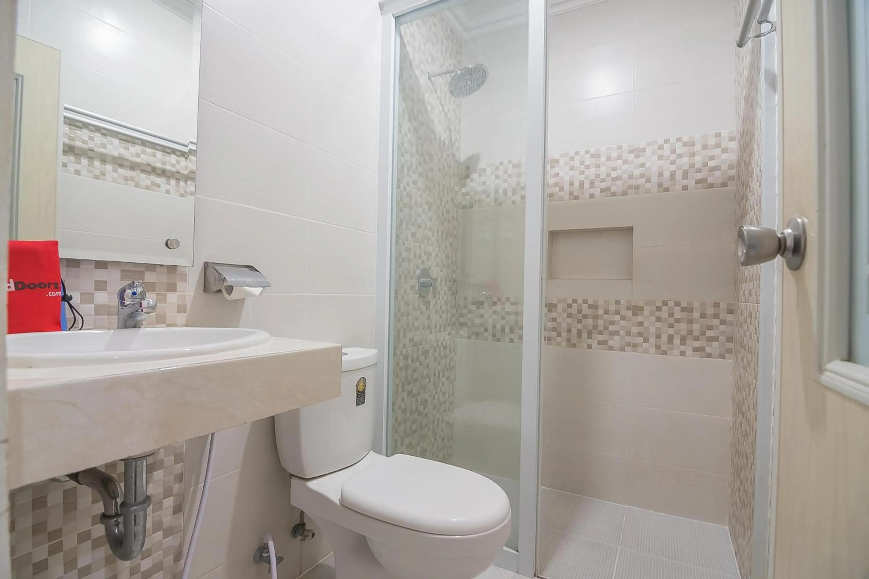 Bedroom in RedDoorz near MT Haryono Semarang