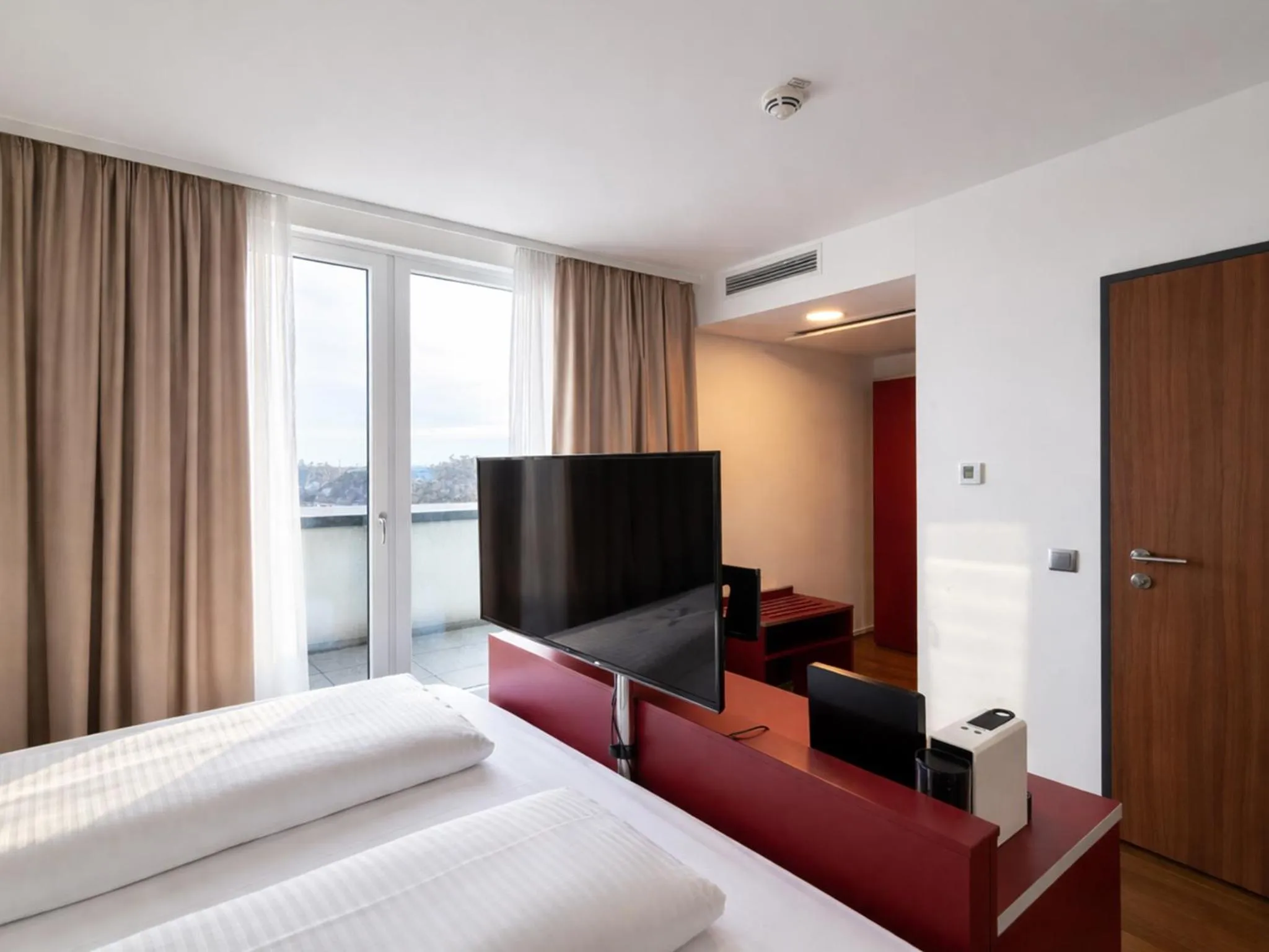 Photo of the whole room, Bed in DORMERO DeHo Linz