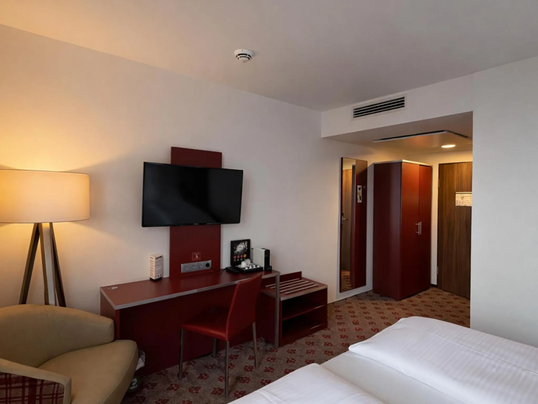 Photo of the whole room, Bed in DORMERO DeHo Linz