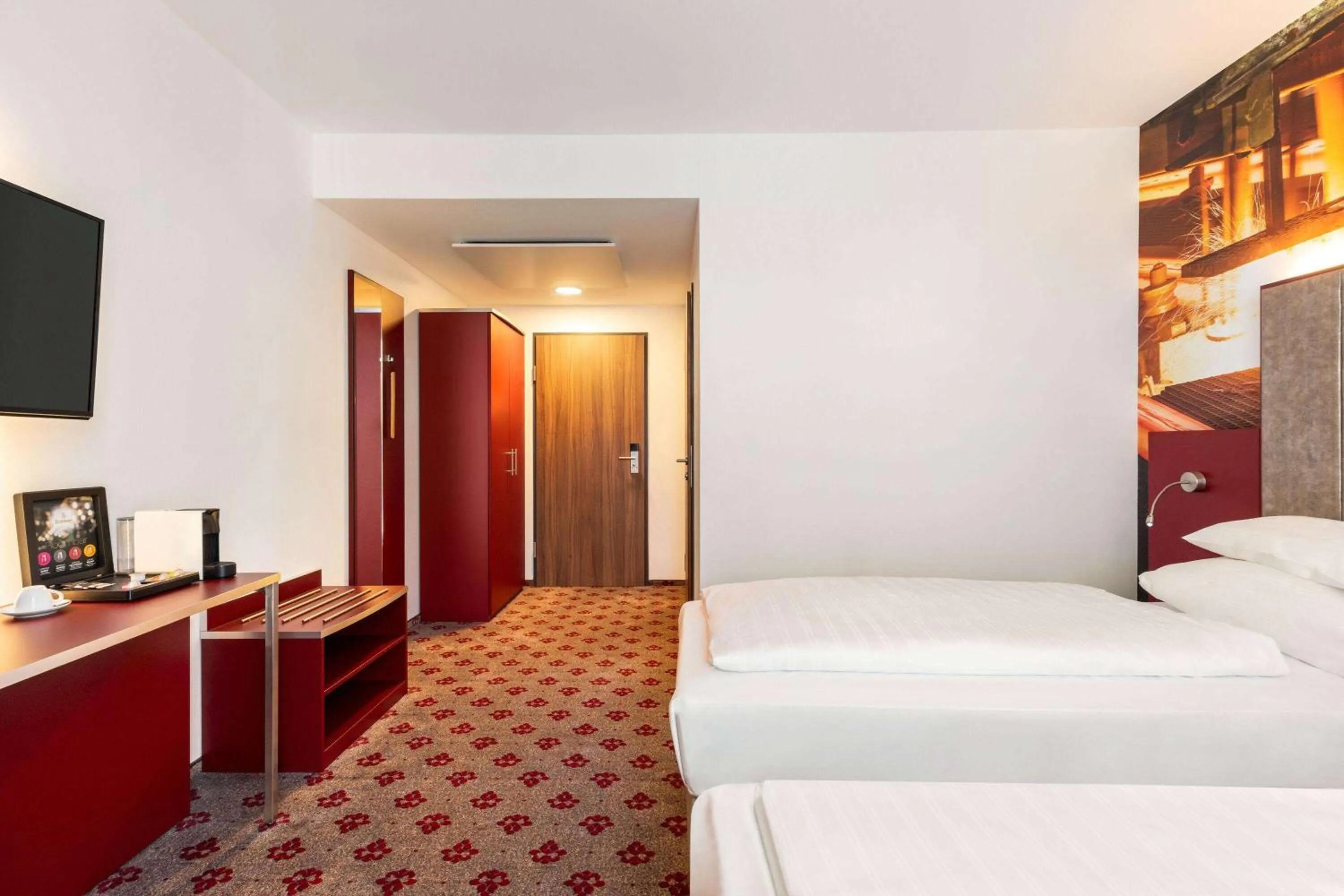 Photo of the whole room in Amedia Linz, Trademark Collection by Wyndham