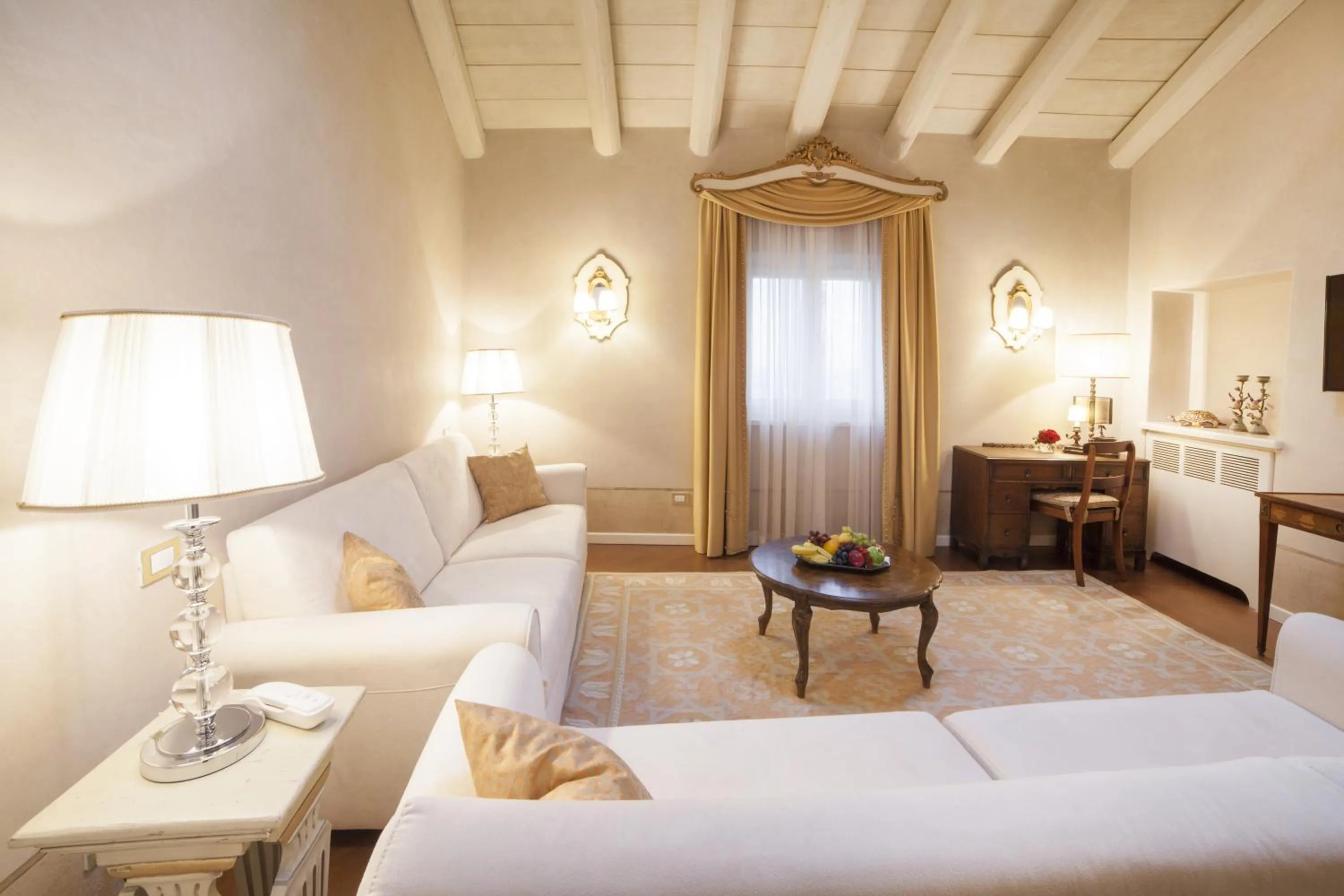 Spring, Bed in Relais Fra' Lorenzo