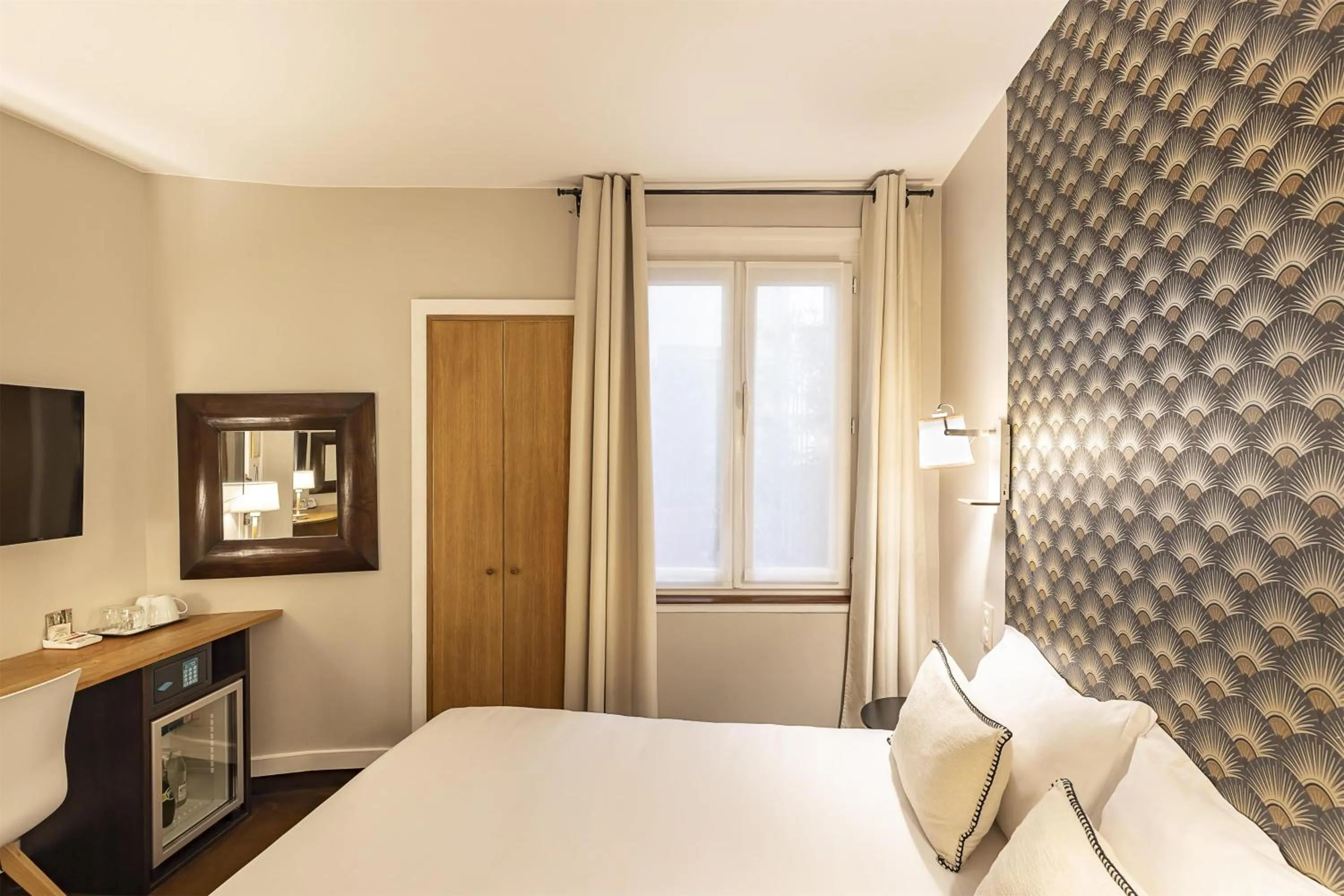 Bedroom, Bed in Best Western Aramis Saint Germain