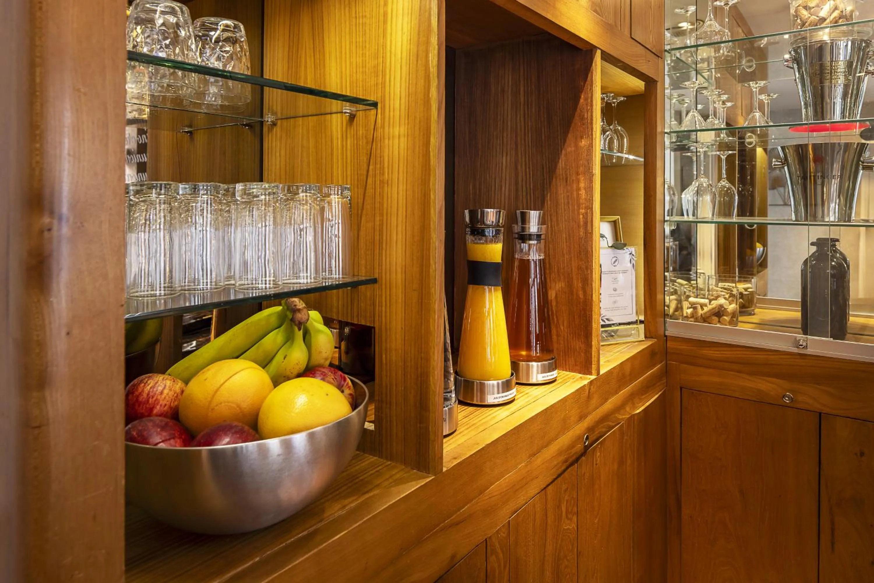 Food and drinks in Best Western Aramis Saint Germain