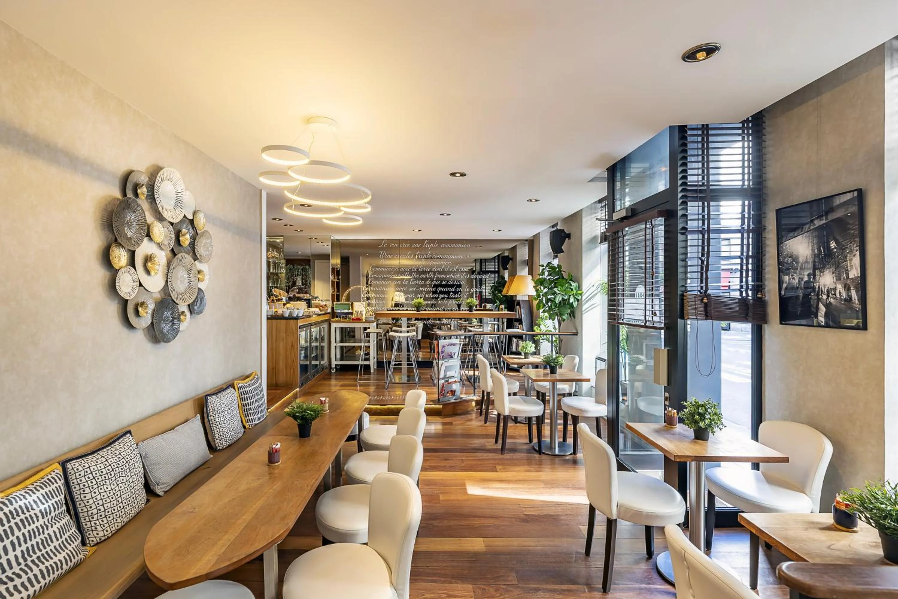 Lounge or bar in Best Western Aramis Saint Germain