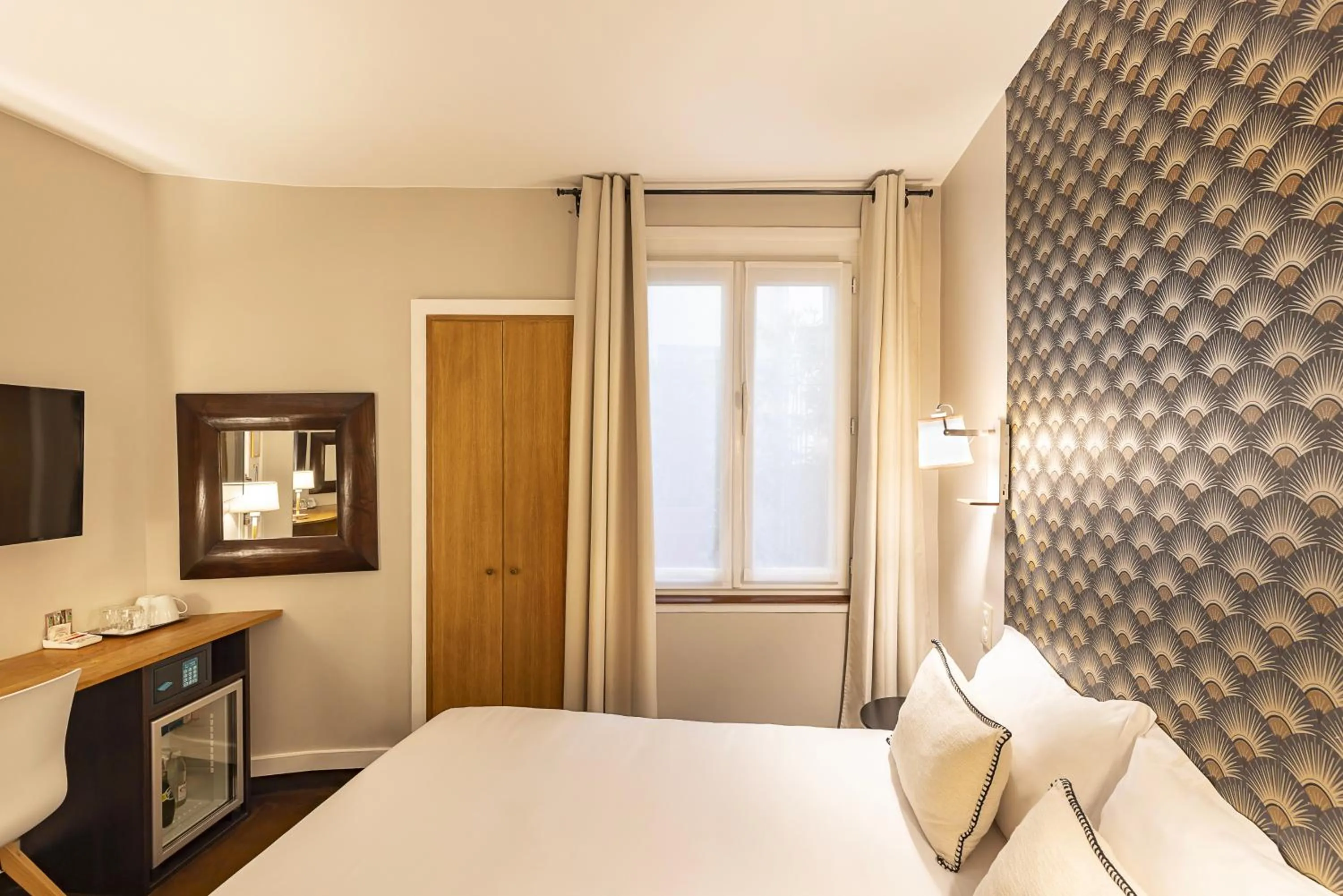 Bed in Best Western Aramis Saint Germain