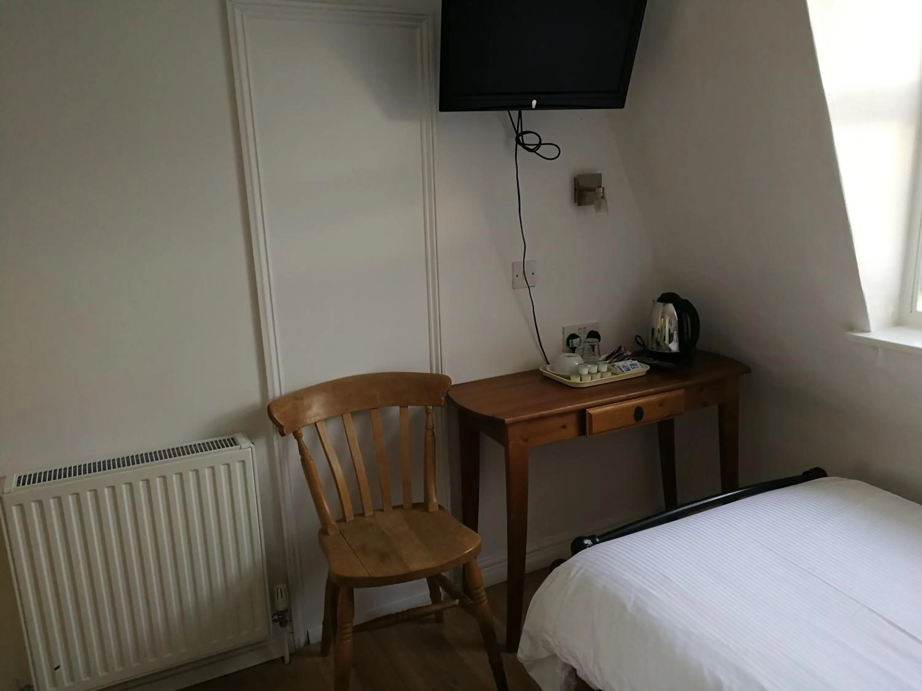 TV/Entertainment Center in Regency Hotel