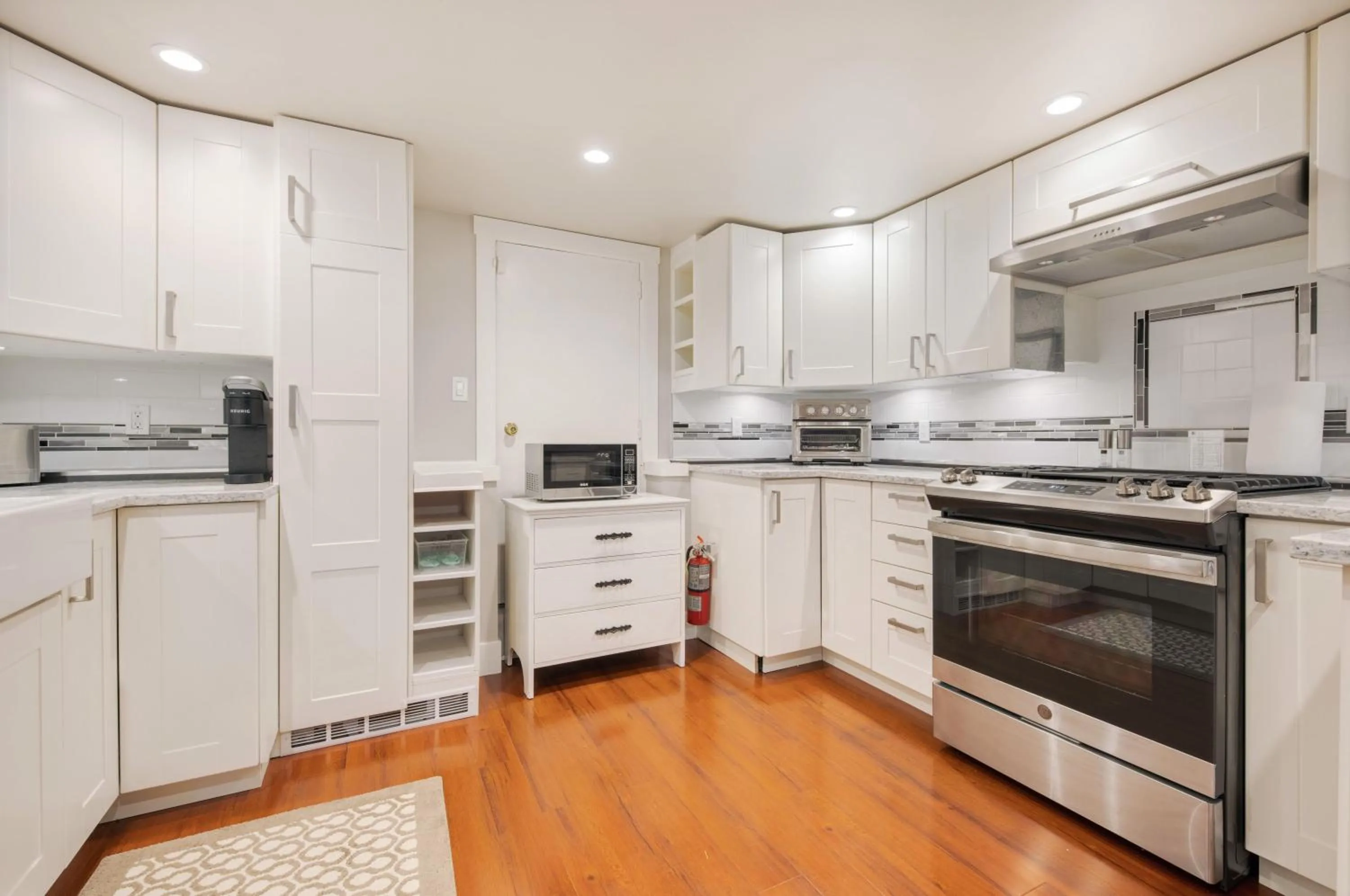 kitchen in The Ivy on Parker Guest House