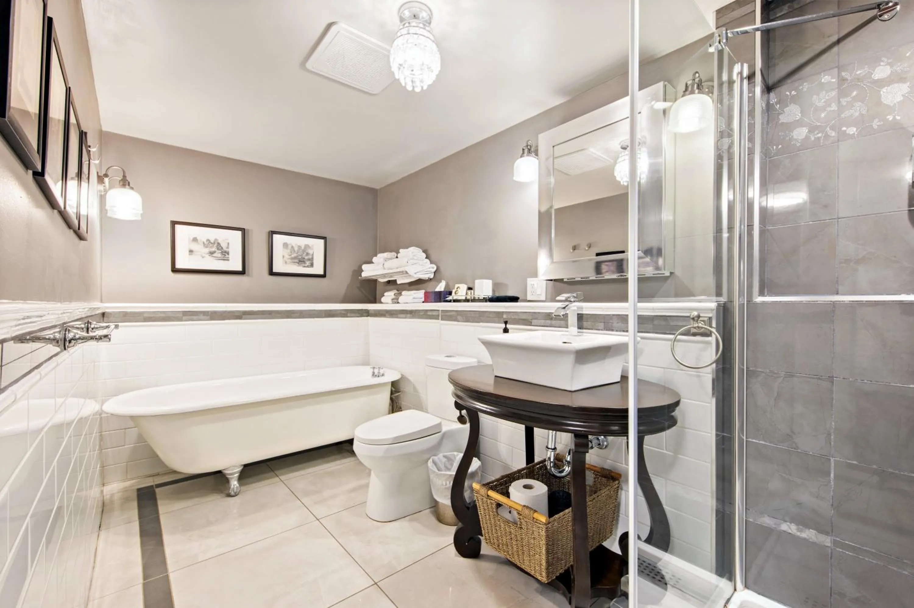 Bathroom in The Ivy on Parker Guest House